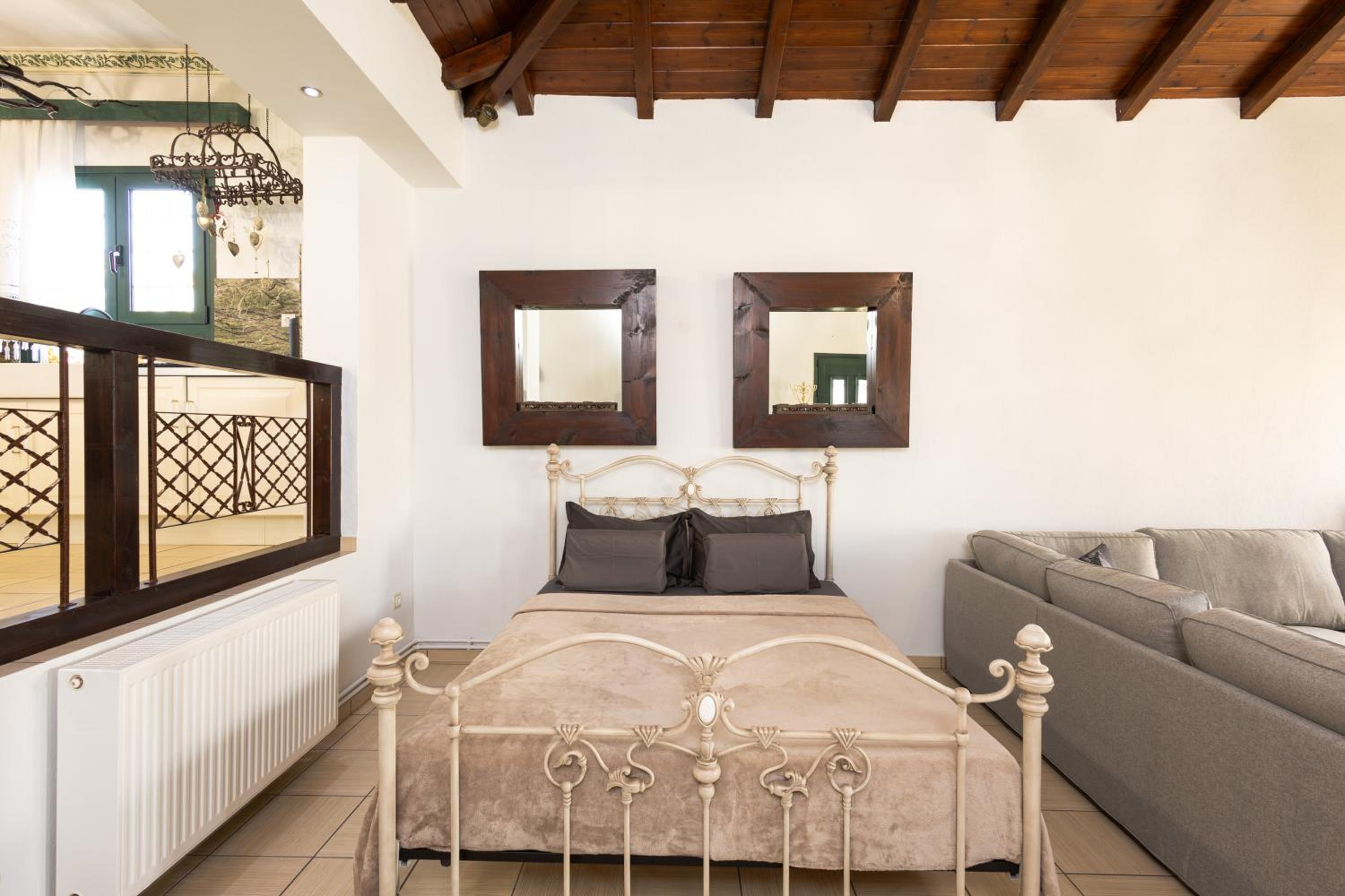 One-Bedroom House photo 1