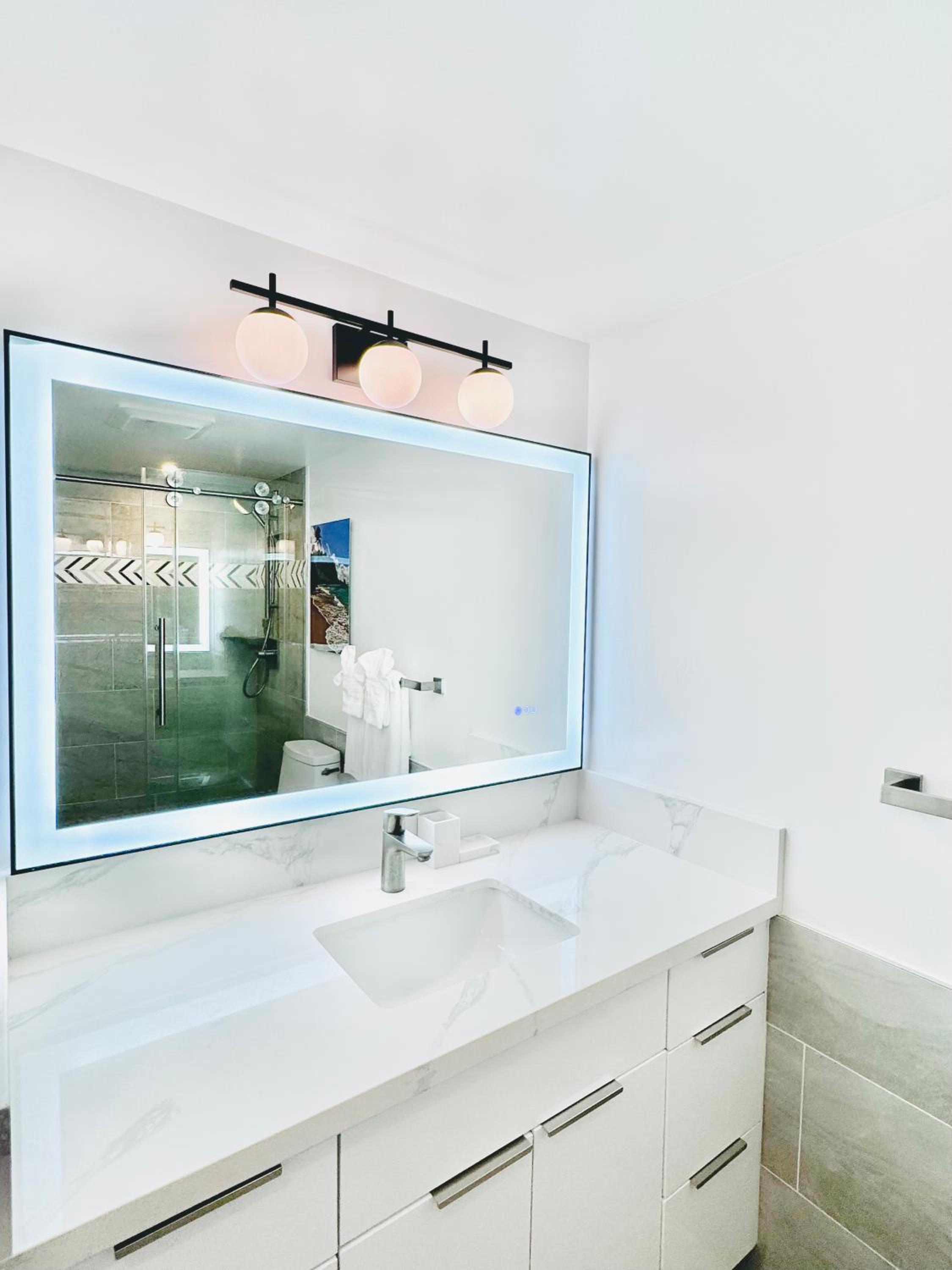 One-Bedroom Apartment - Oceanfront photo 2