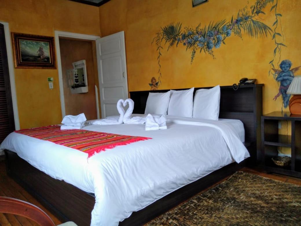 Deluxe Queen Suite photo 1