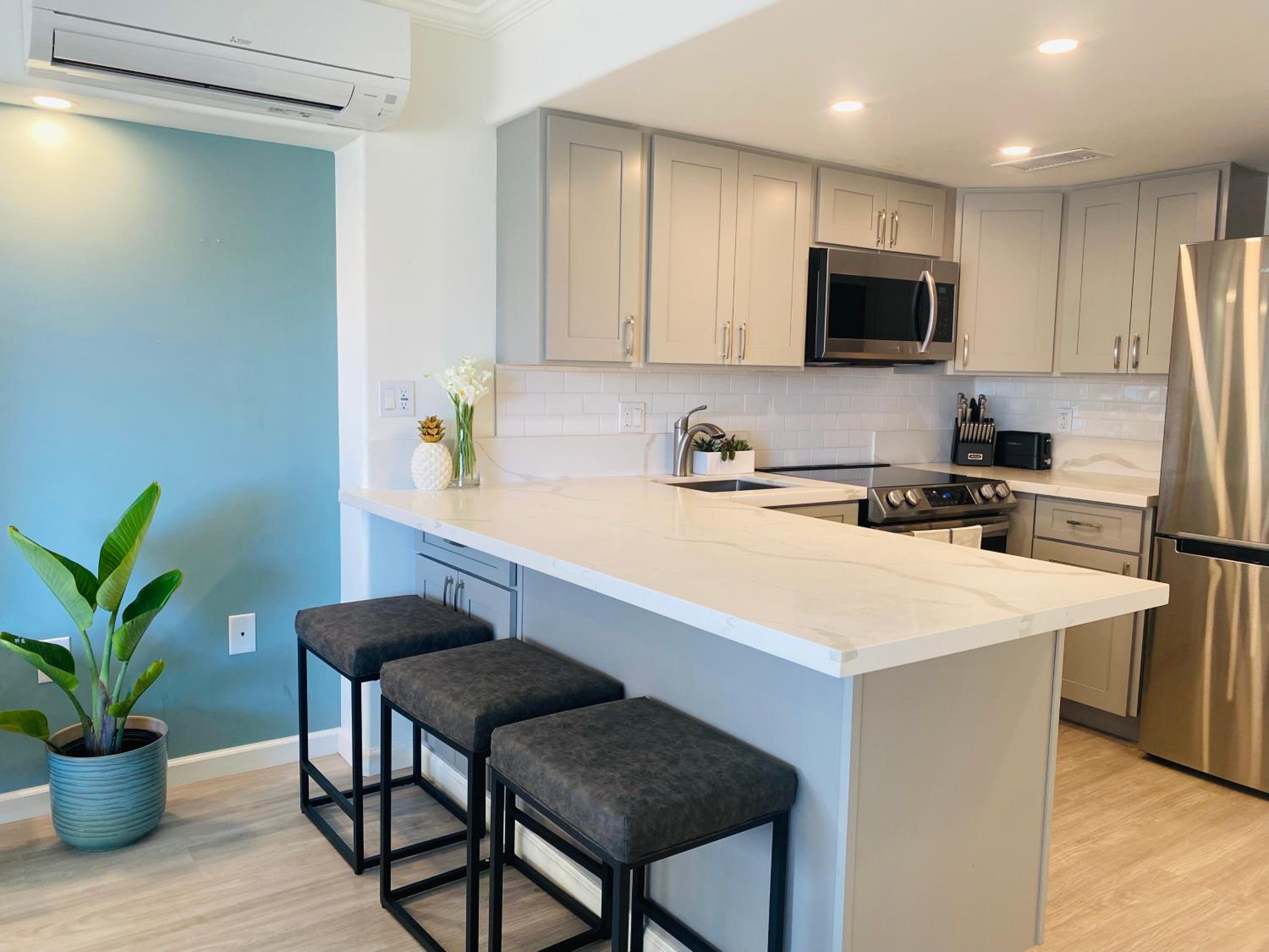 Panoramic Oceanview Resort - Full Kitchen in Each Unit, 2 Swimming Pools, Onsite Restaurants, Fireworks Every Friday: One-Bedroom Apartment - Oceanfront photo