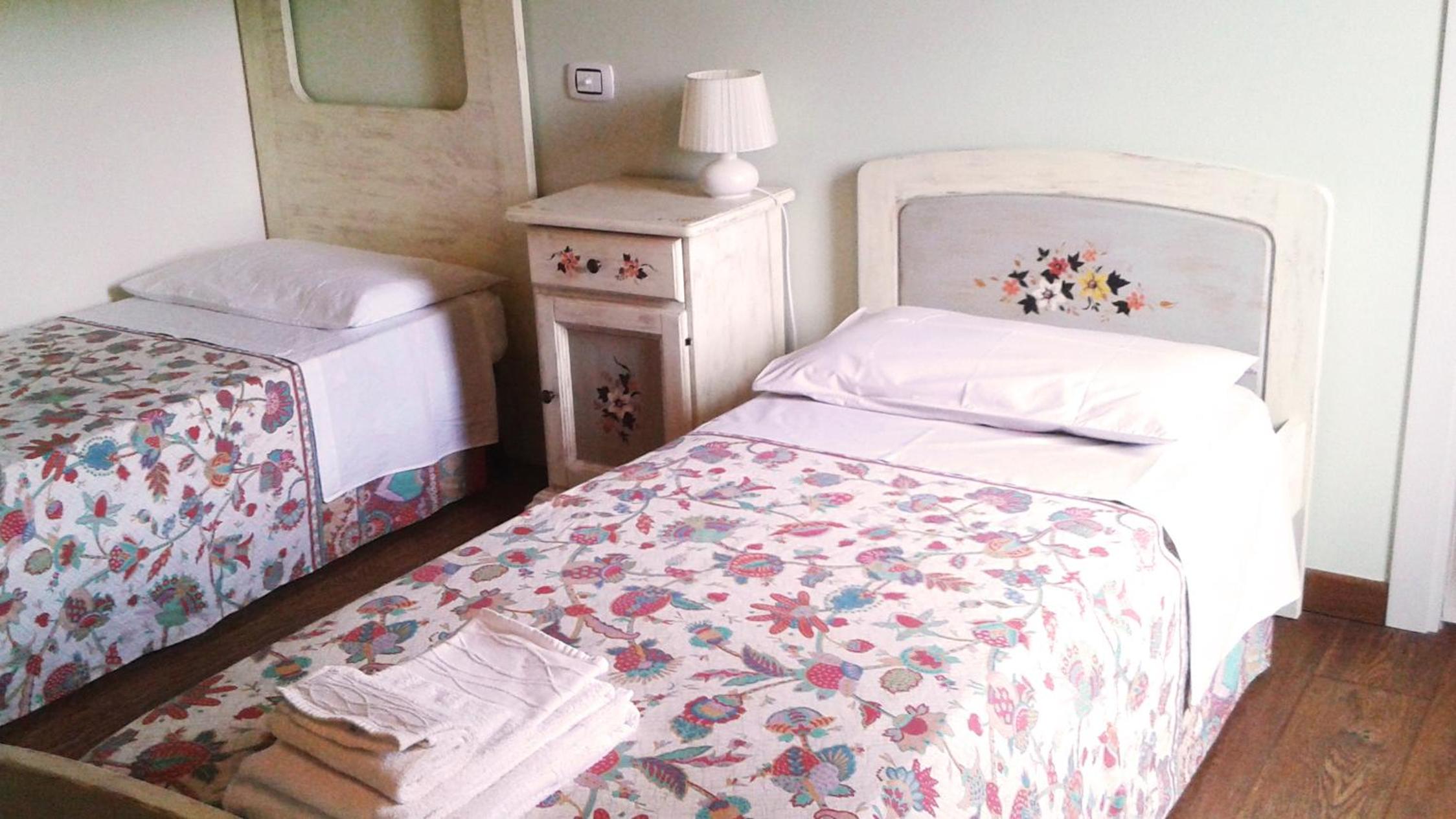 Twin Room with Private Bathroom - Photo 1