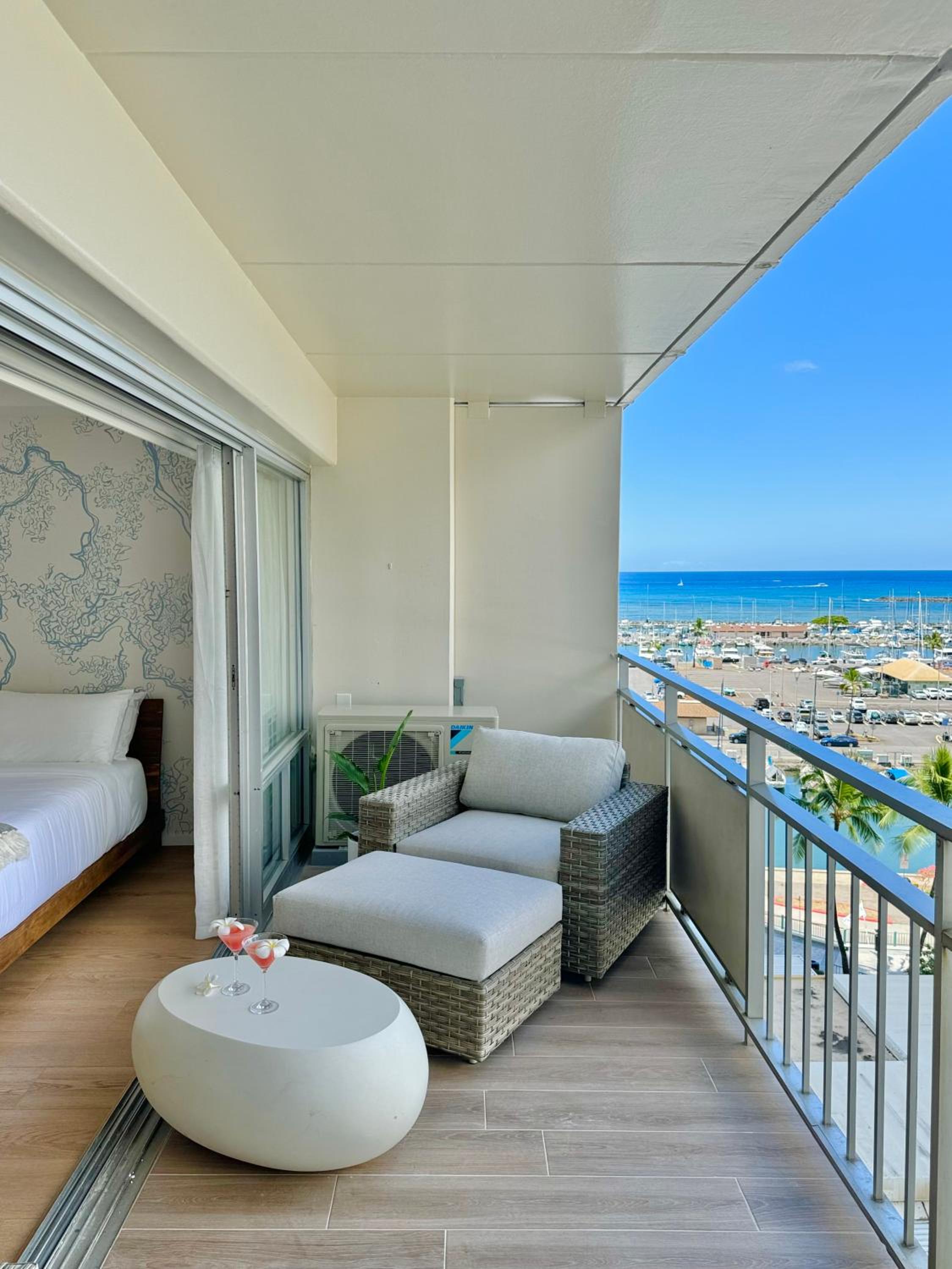 Panoramic Oceanview Resort - Full Kitchen in Each Unit, 2 Swimming Pools, Onsite Restaurants, Fireworks Every Friday: balcony & terrace photo