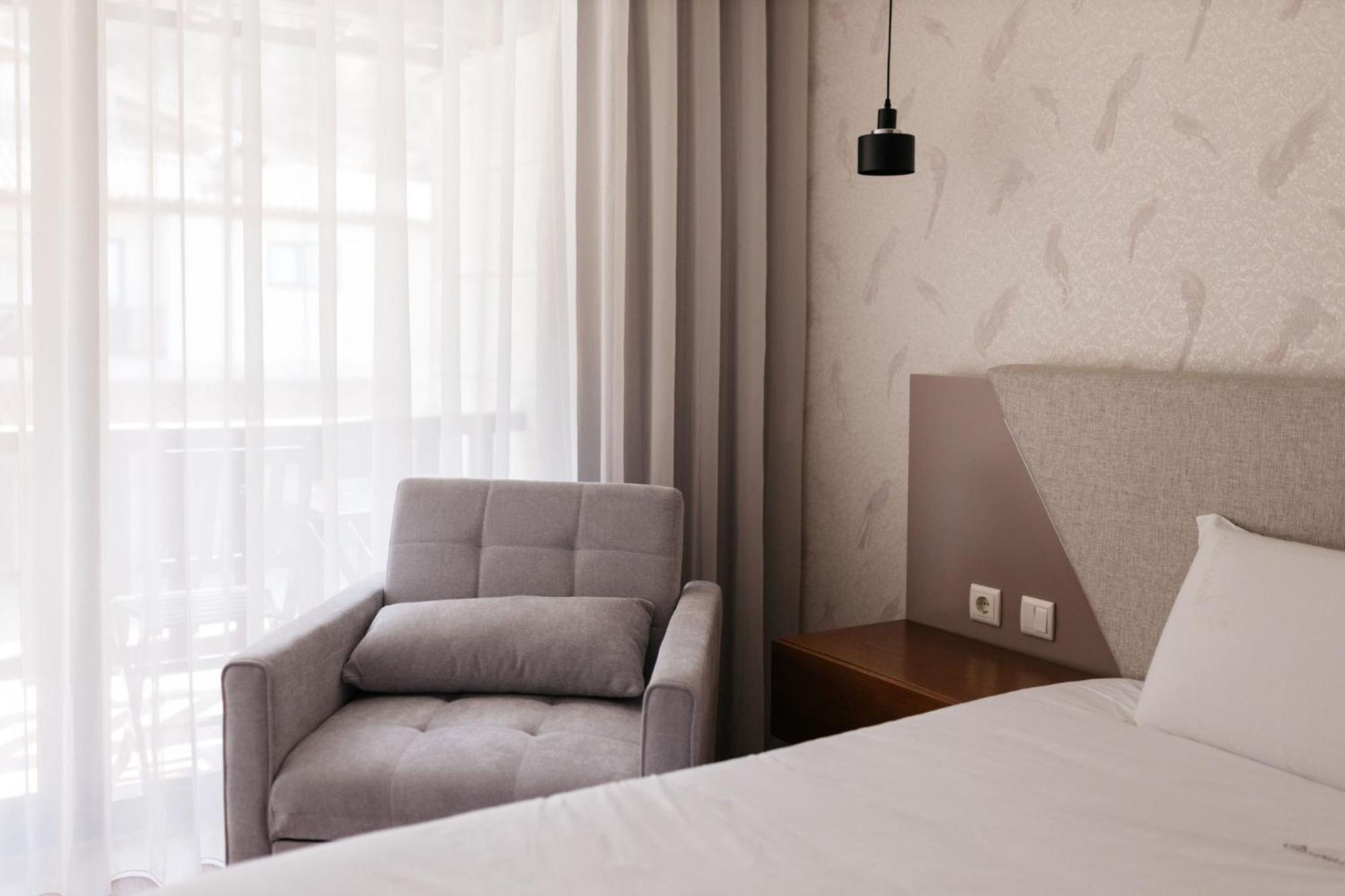 Double Room with Balcony and Pool and Garden View