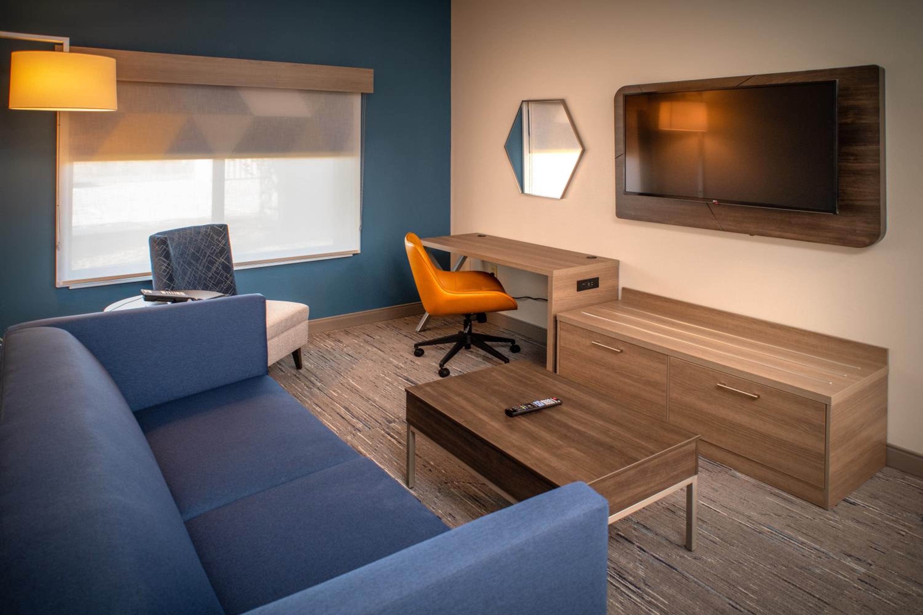 Executive King Suite - Photo 6
