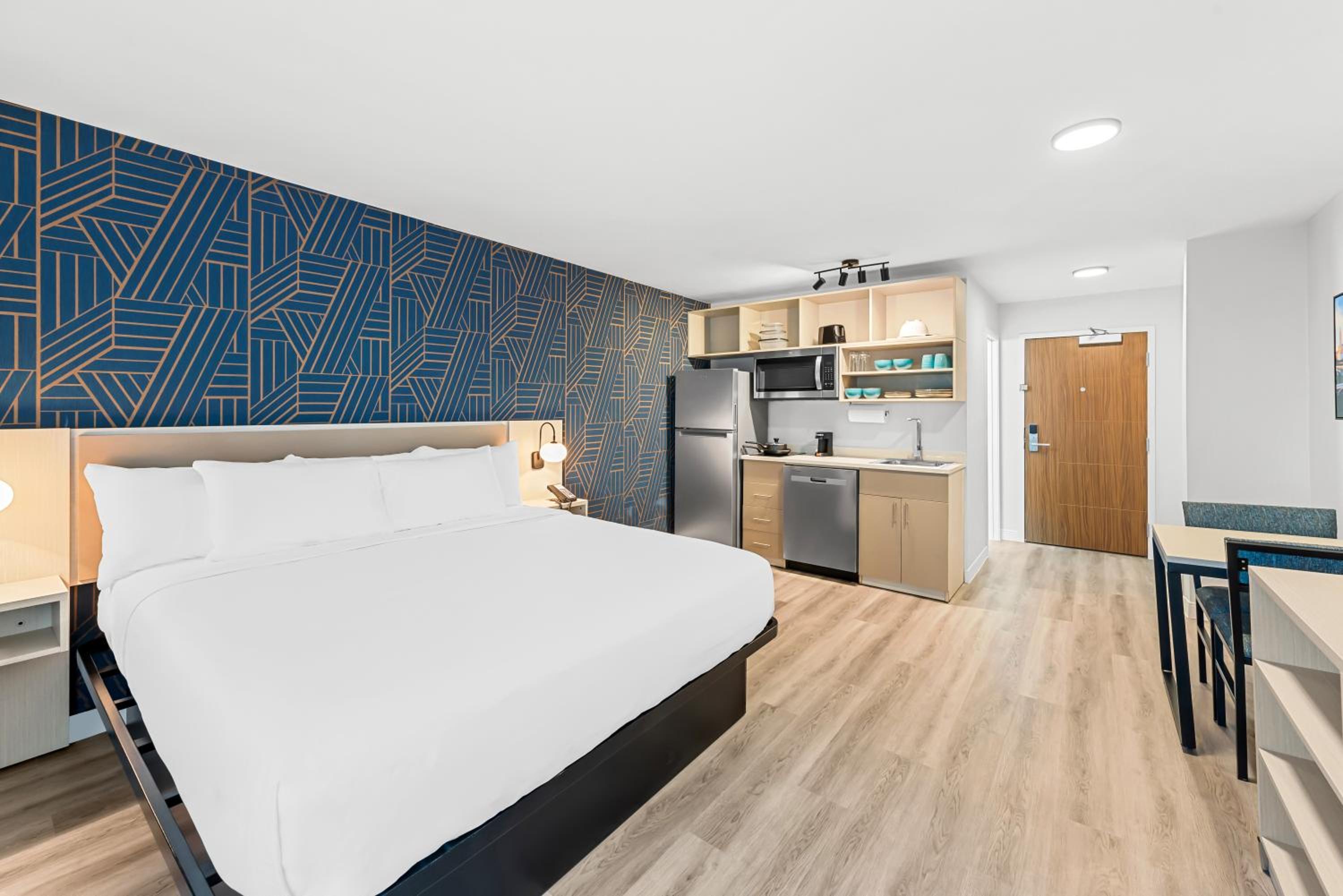 King Suite - Non Smoking/Pet Friendly - Photo 7