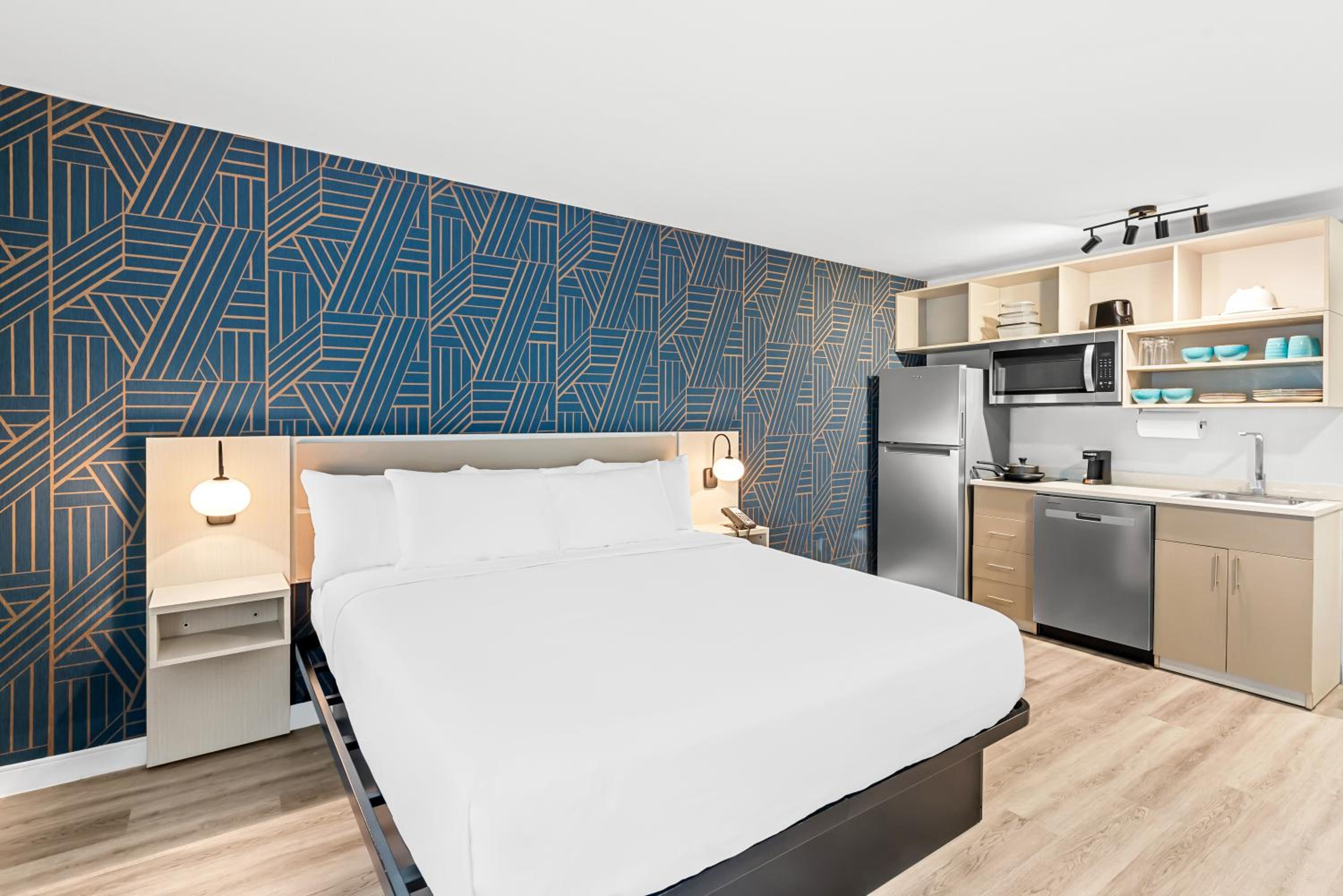 King Suite - Non Smoking/Pet Friendly - Photo 1
