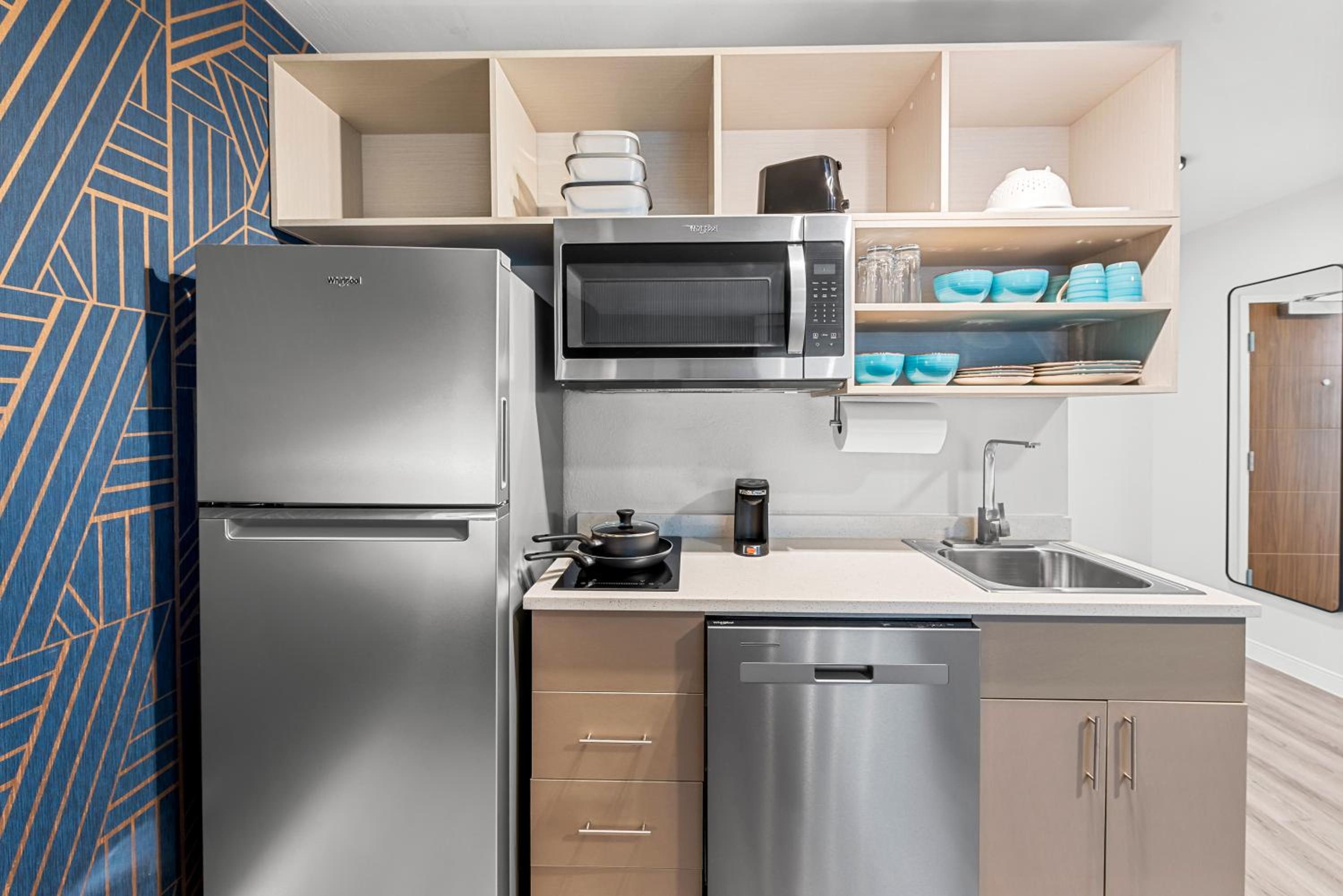 King Suite - Non Smoking/Pet Friendly - Photo 6