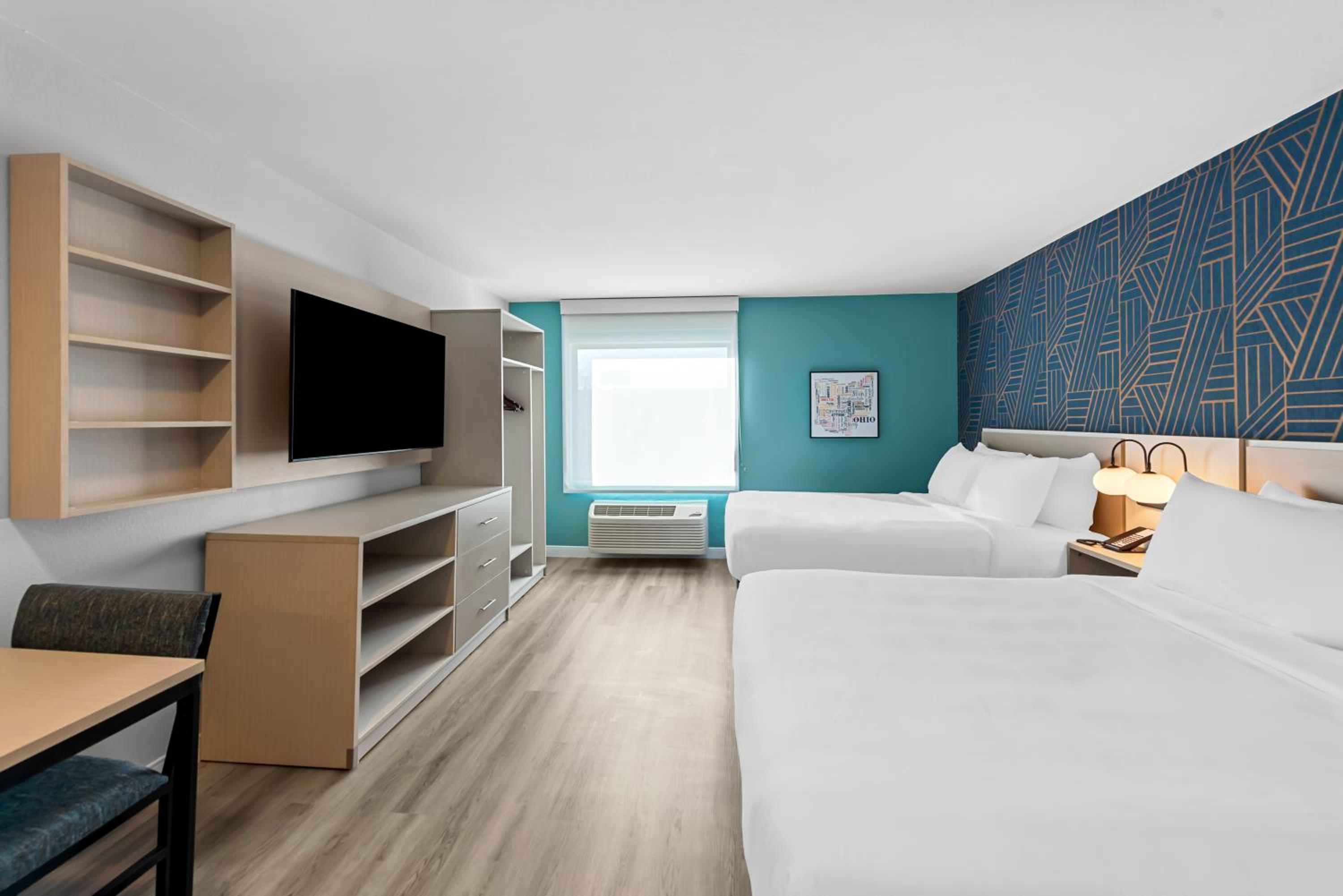 Queen Suite with Two Queen Beds - Non-Smoking - Photo 1