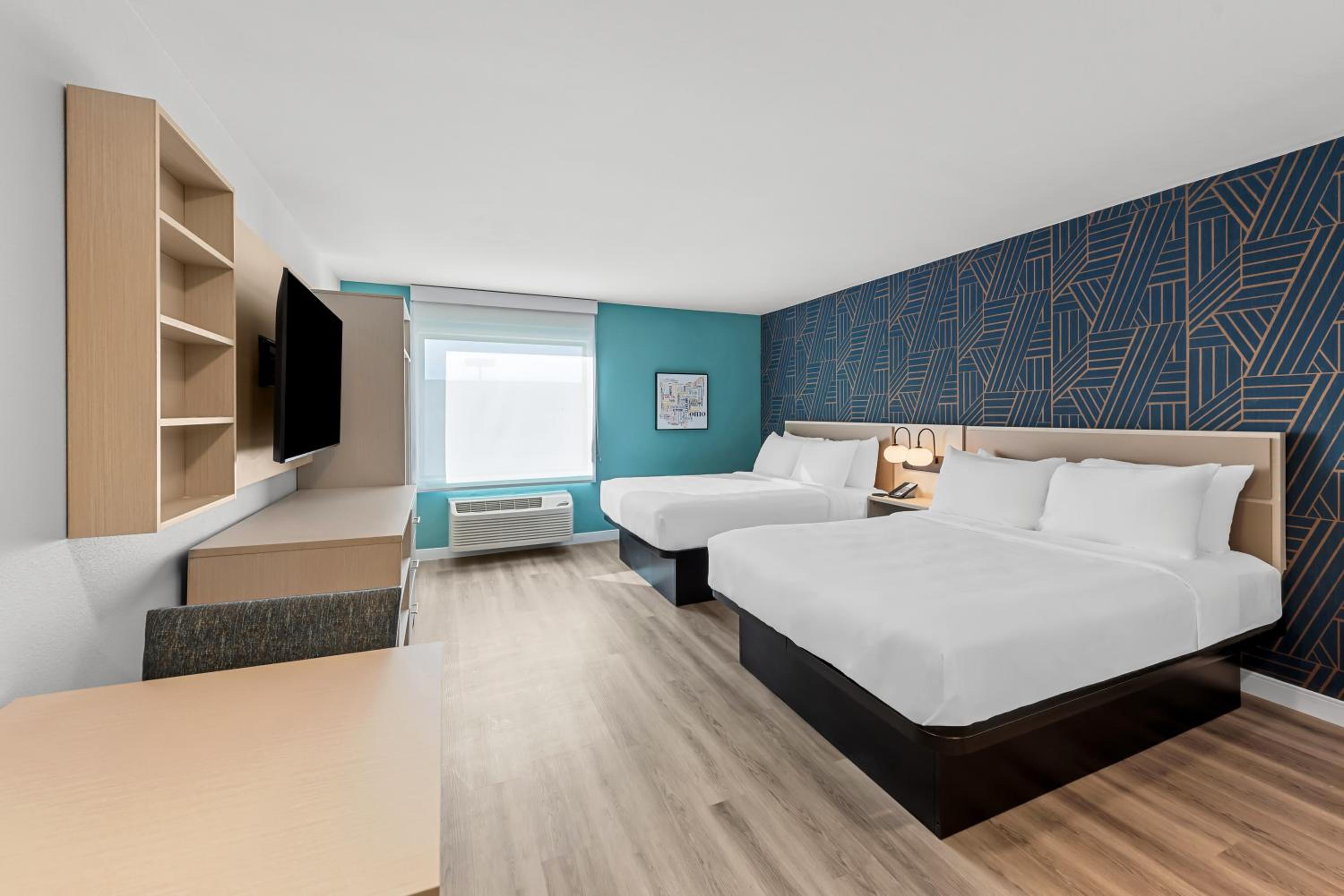 Queen Suite with Two Queen Beds - Non-Smoking - Photo 5