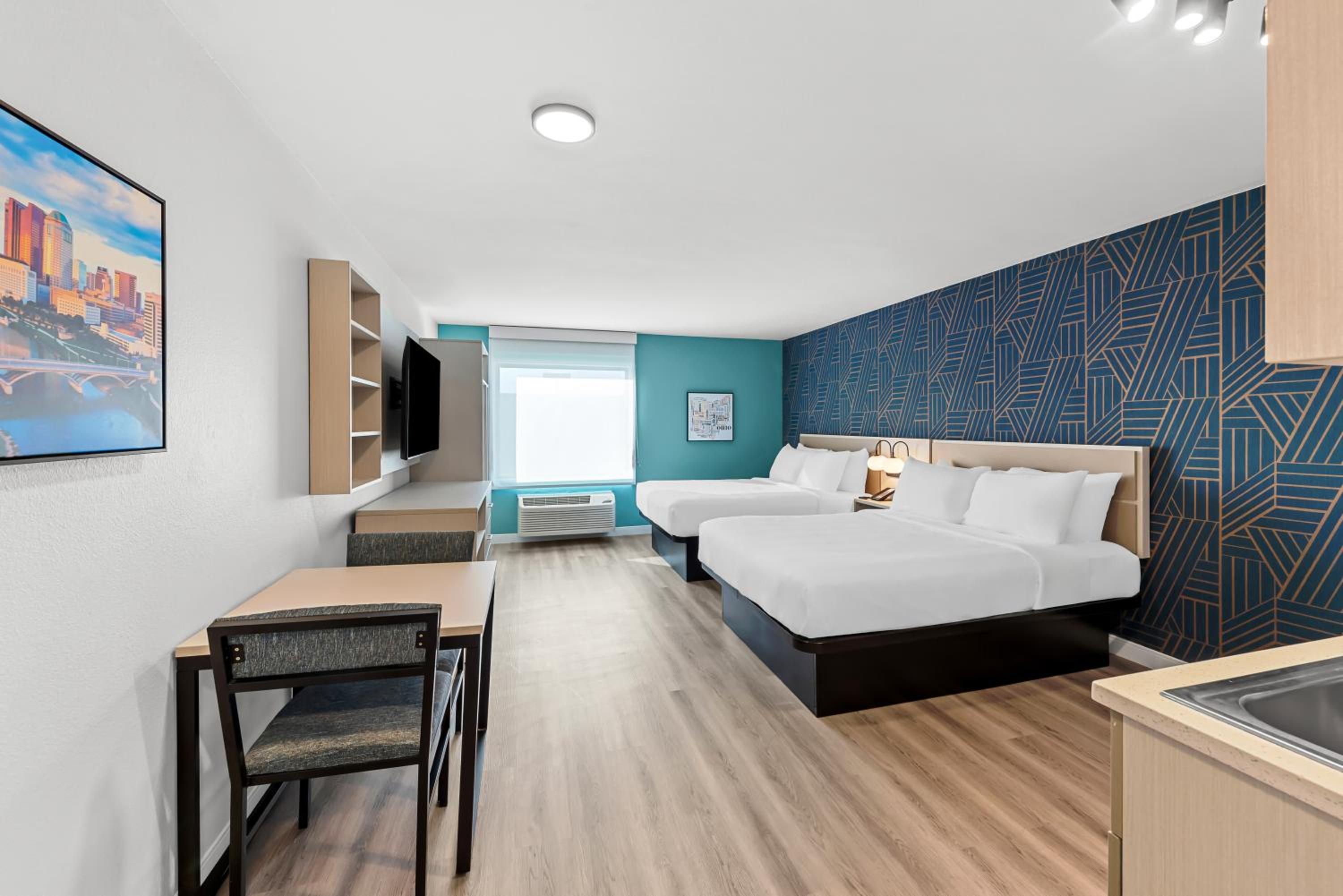 Queen Suite with Two Queen Beds - Non-Smoking - Photo 7