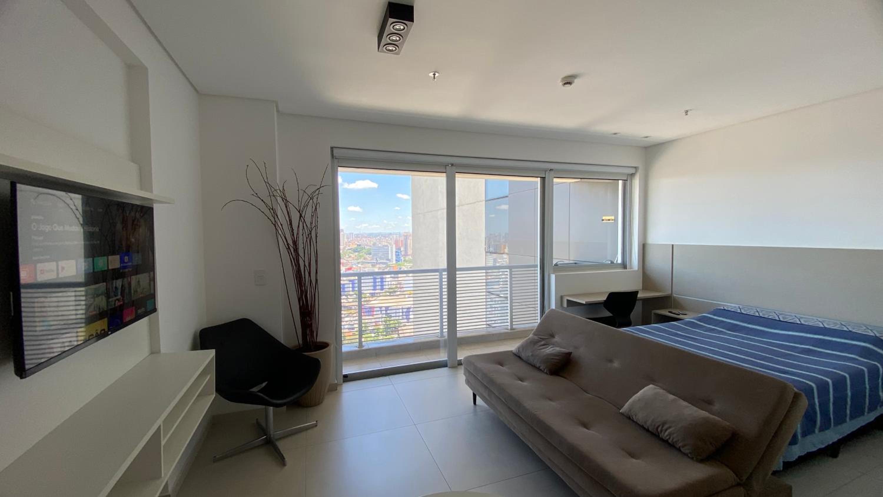 One-Bedroom Apartment photo 1