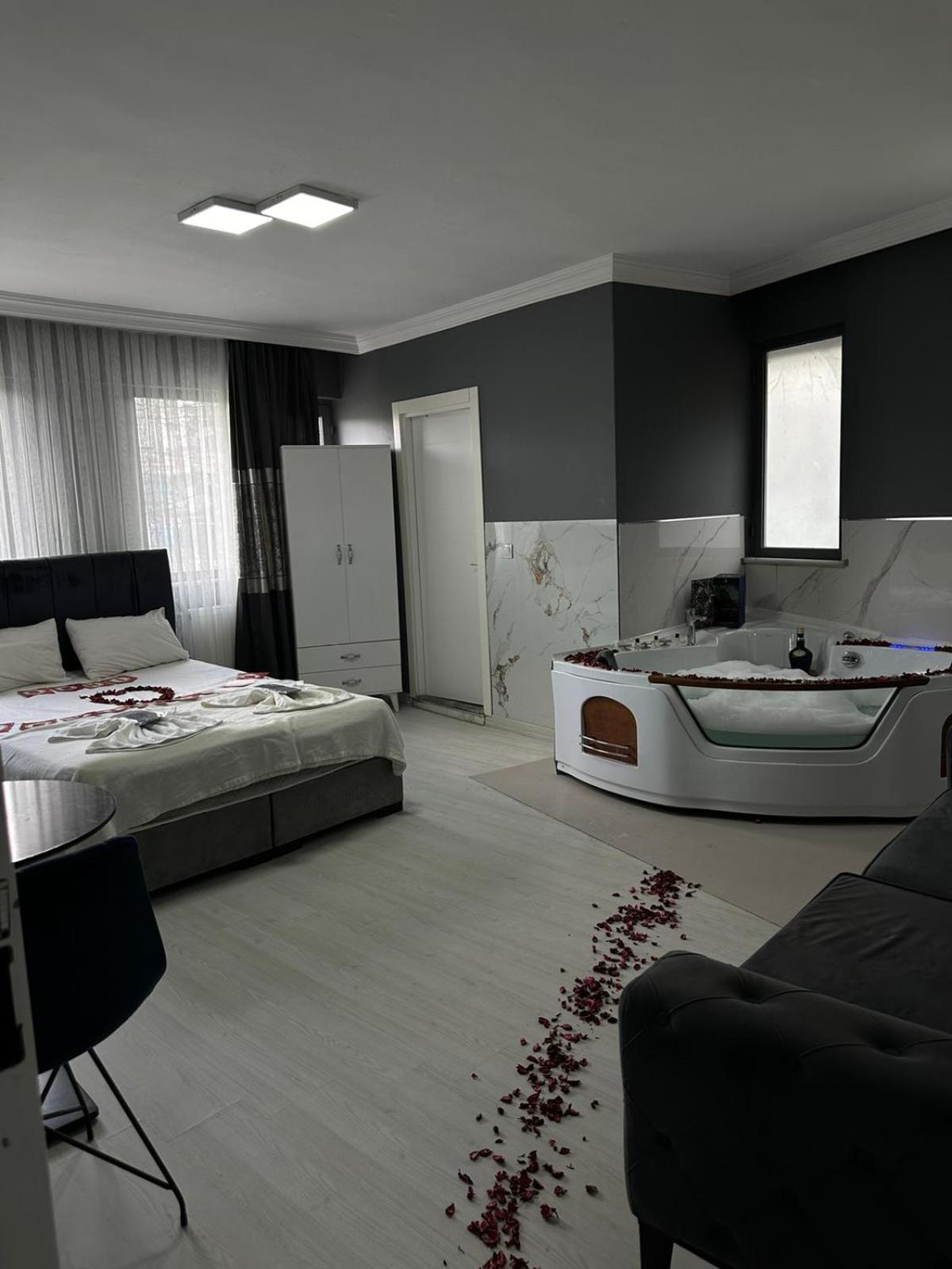 Deluxe Double Room with Bath photo 1
