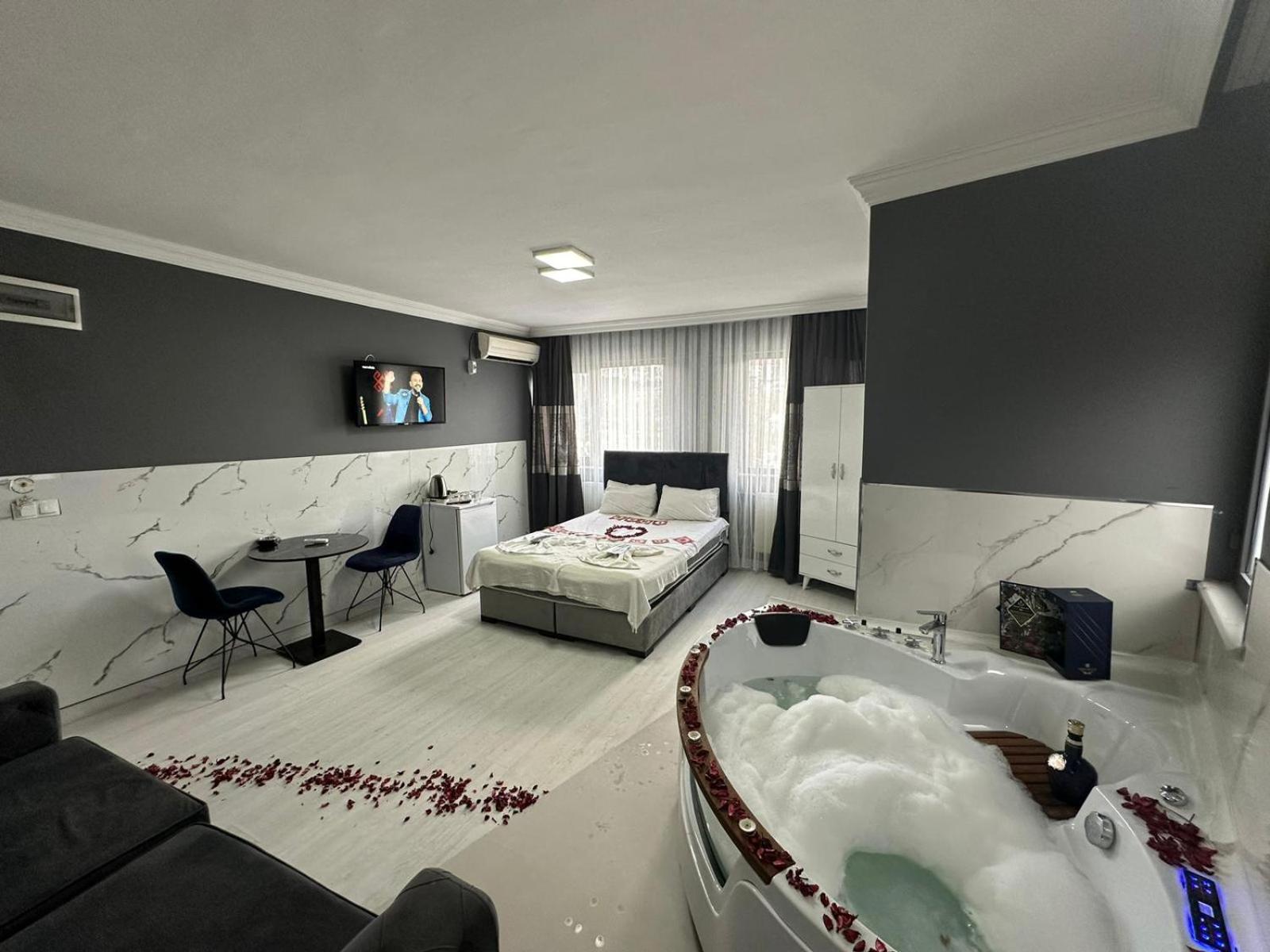Deluxe Double Room with Bath photo 2