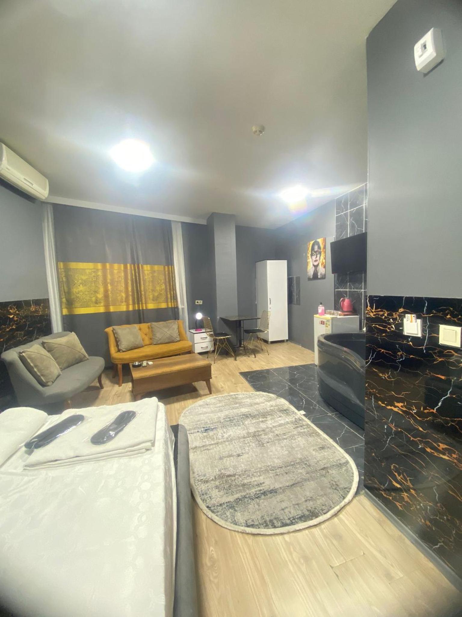Deluxe Double Room with Bath photo 3