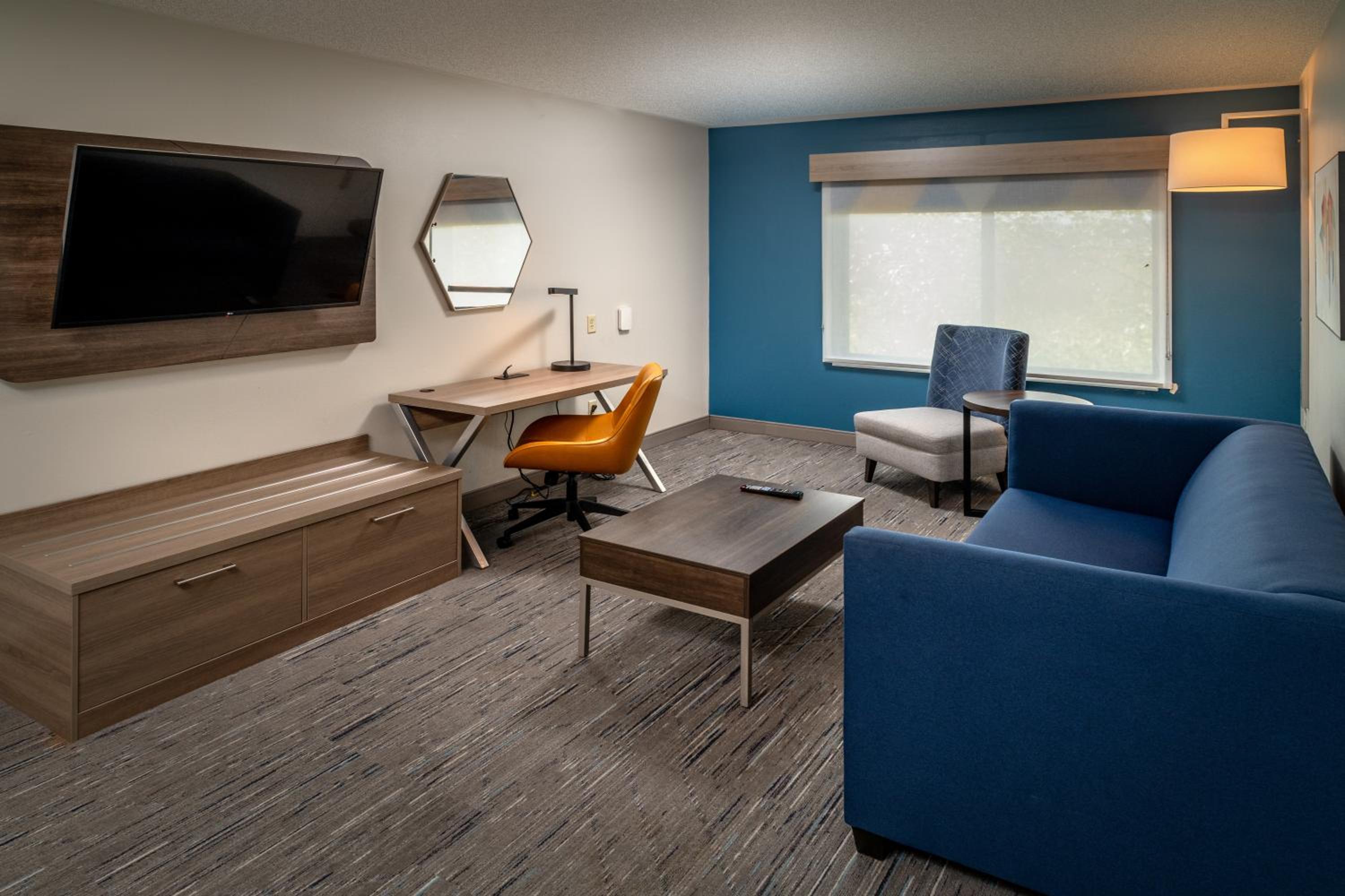 Queen Suite - Photo 5