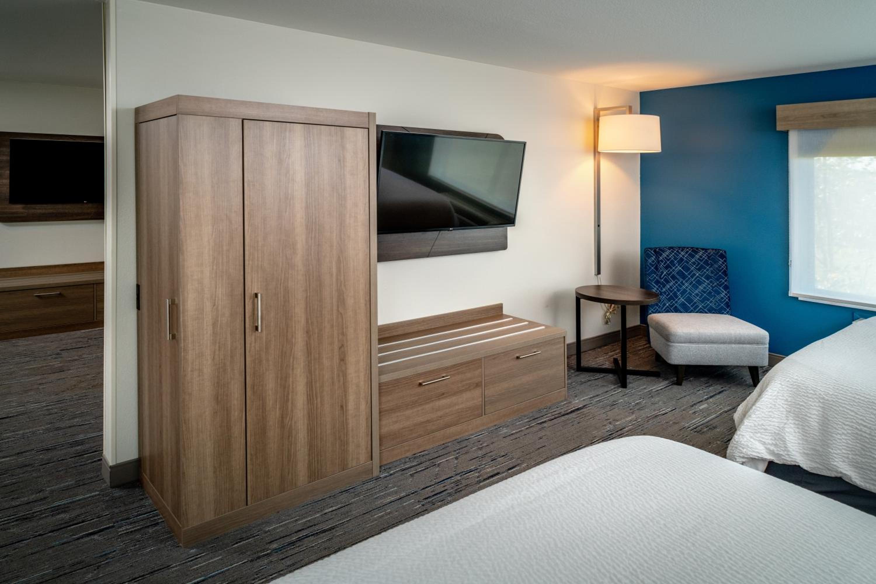 Queen Suite - Photo 9