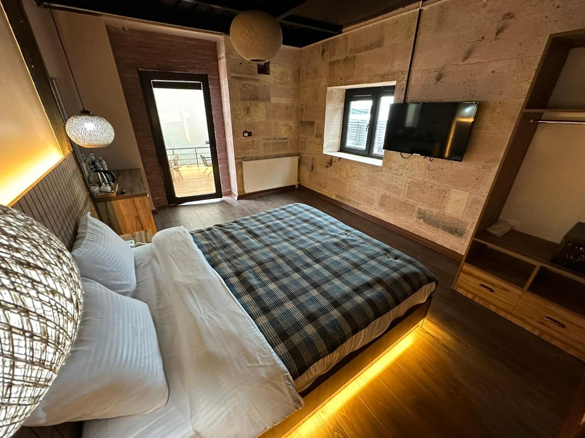 Budget Double Room photo 3