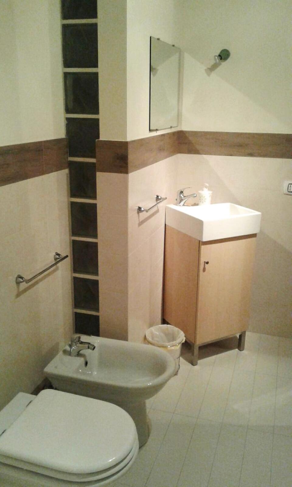 Twin Room with Private Bathroom - Photo 3