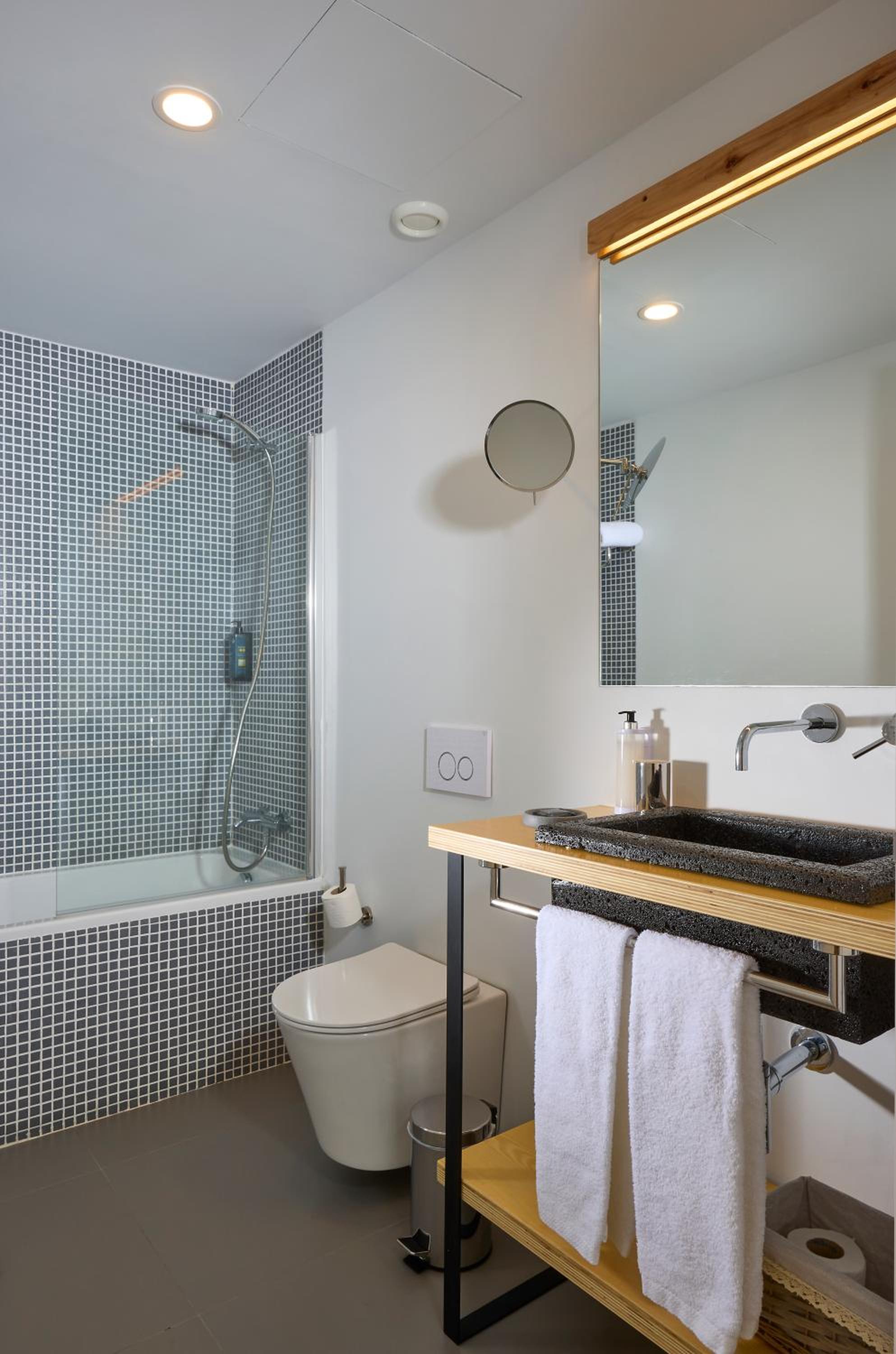 Double or Twin Room - Photo 6