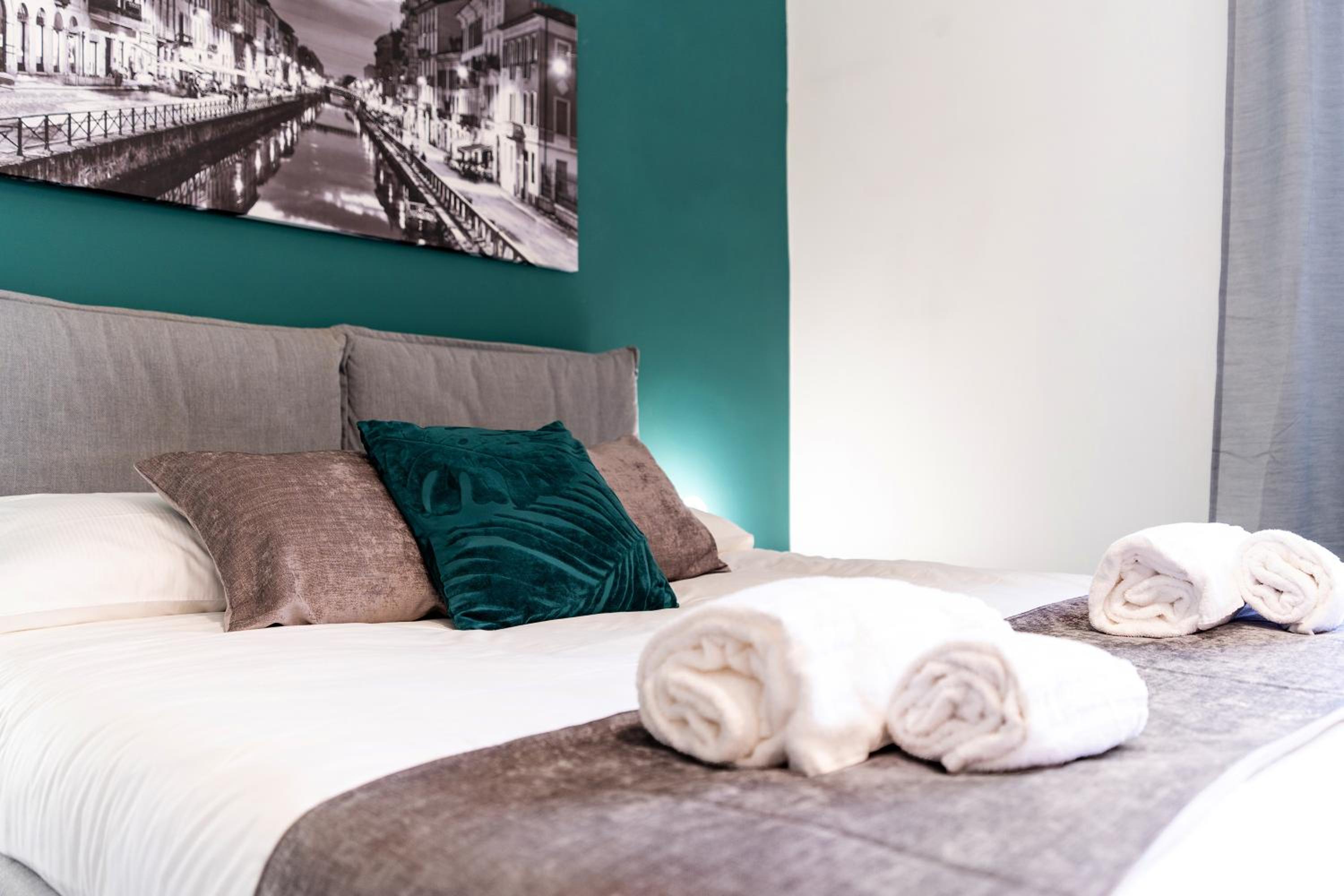 Three-Bedroom Deluxe Apartment