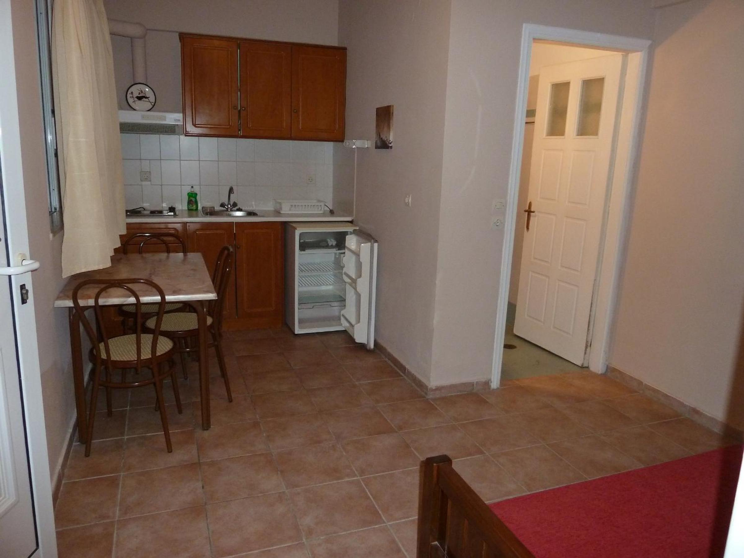 One-Bedroom Apartment - Photo 4