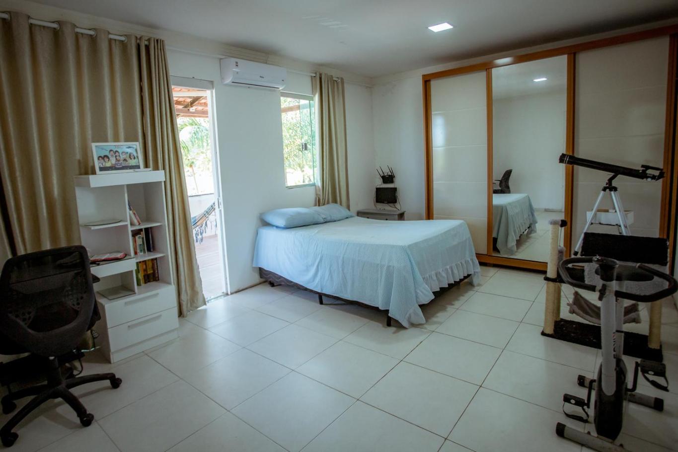 Eight-Bedroom House photo 2