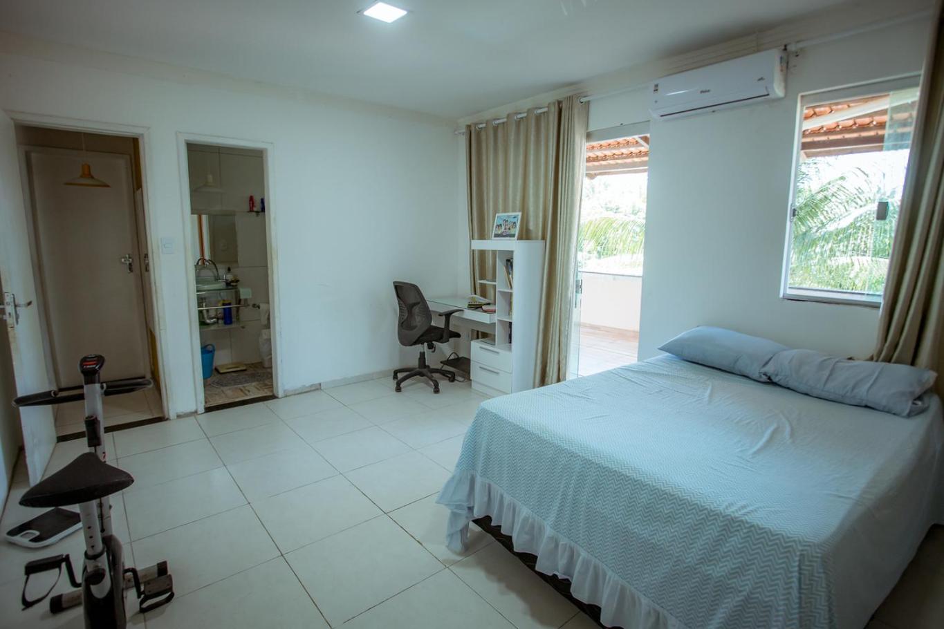 Eight-Bedroom House photo 3