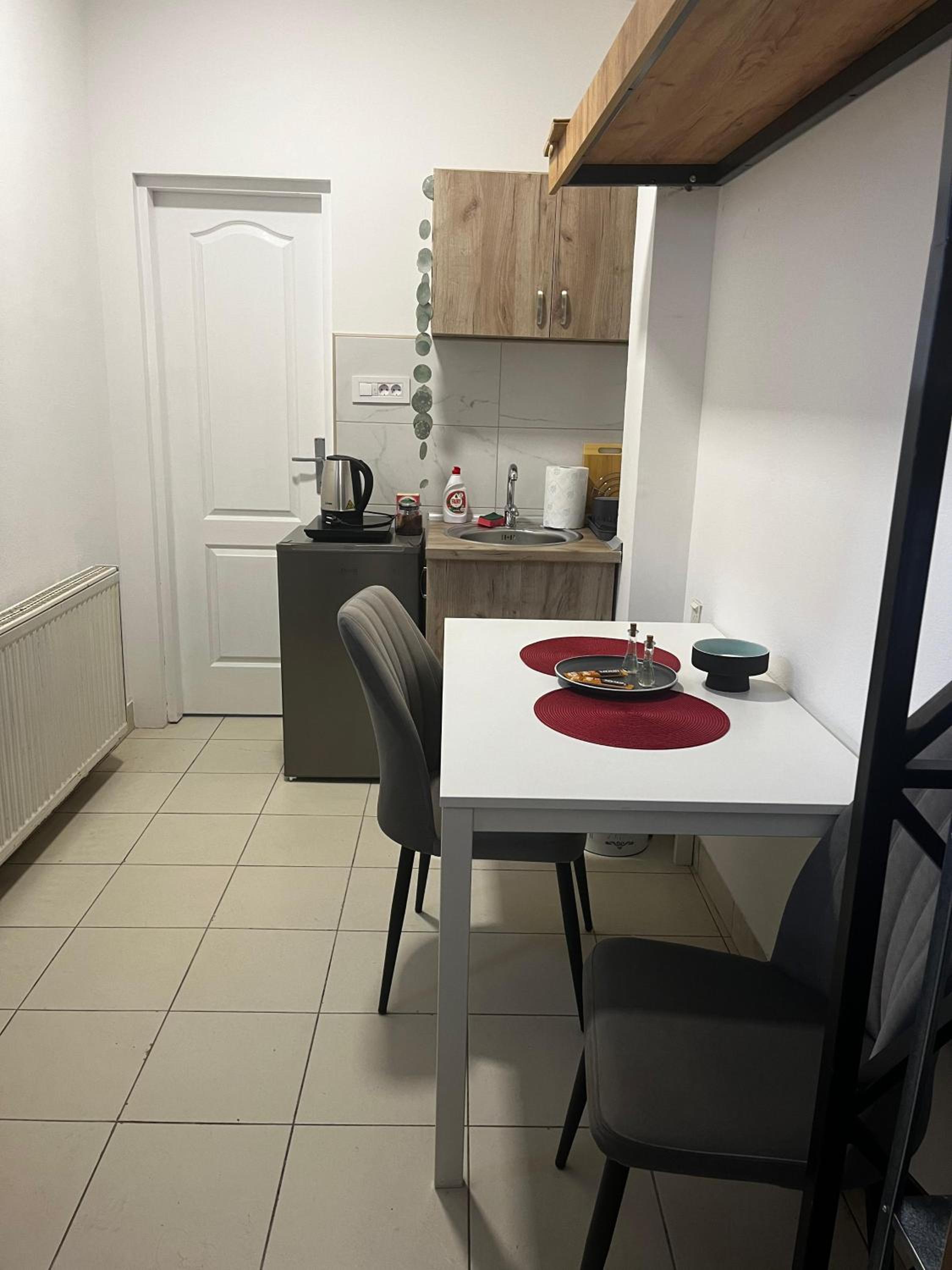 One-Bedroom Apartment