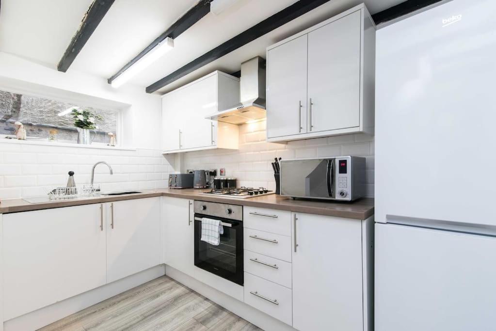Three-Bedroom House photo 2