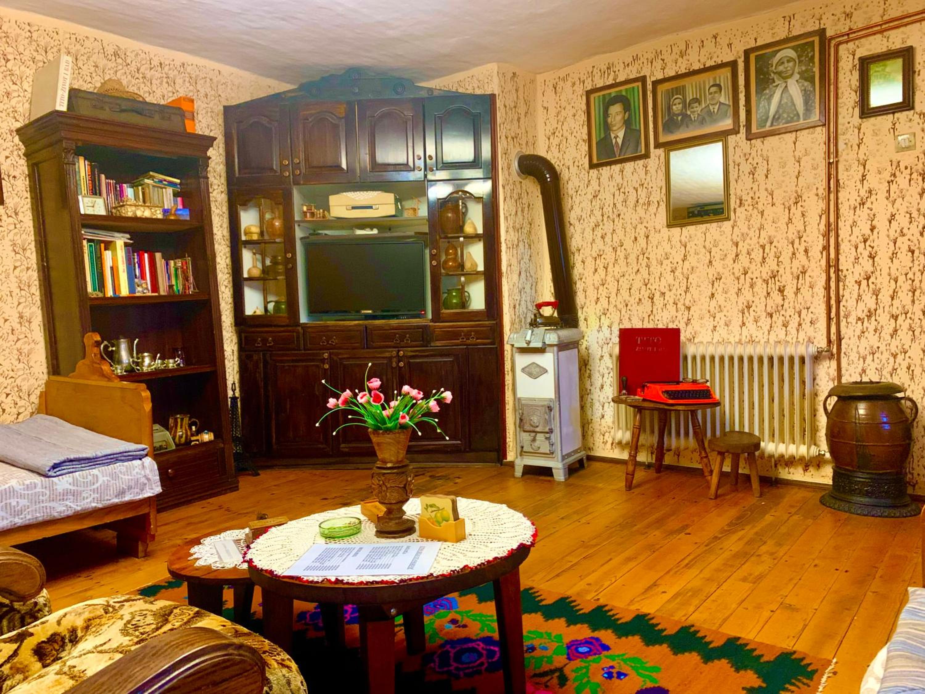 Quadruple Room with Mountain View photo 2