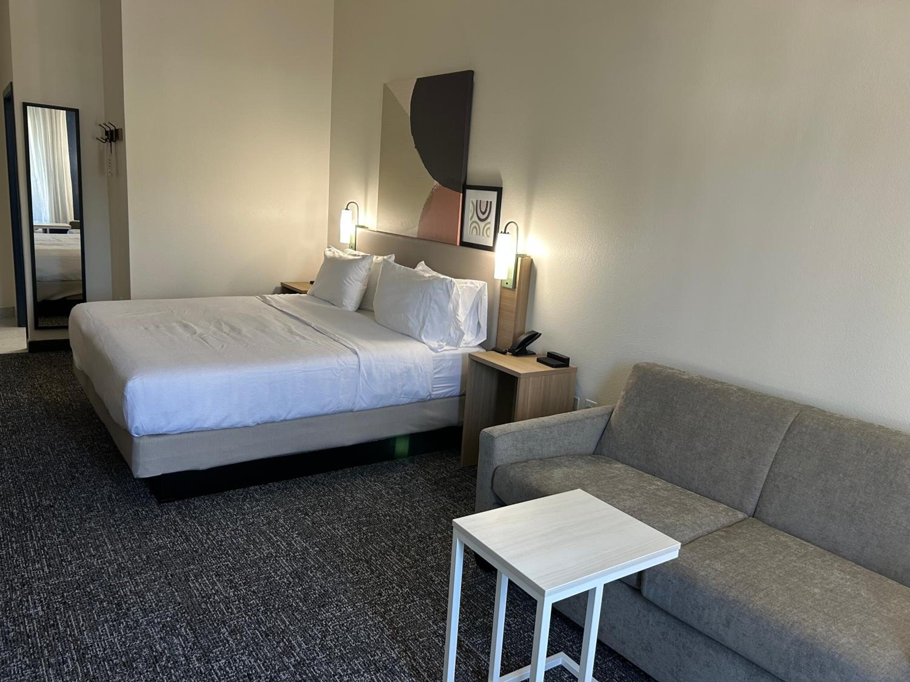 King Room with Sofa Bed - Non-Smoking - Photo 1