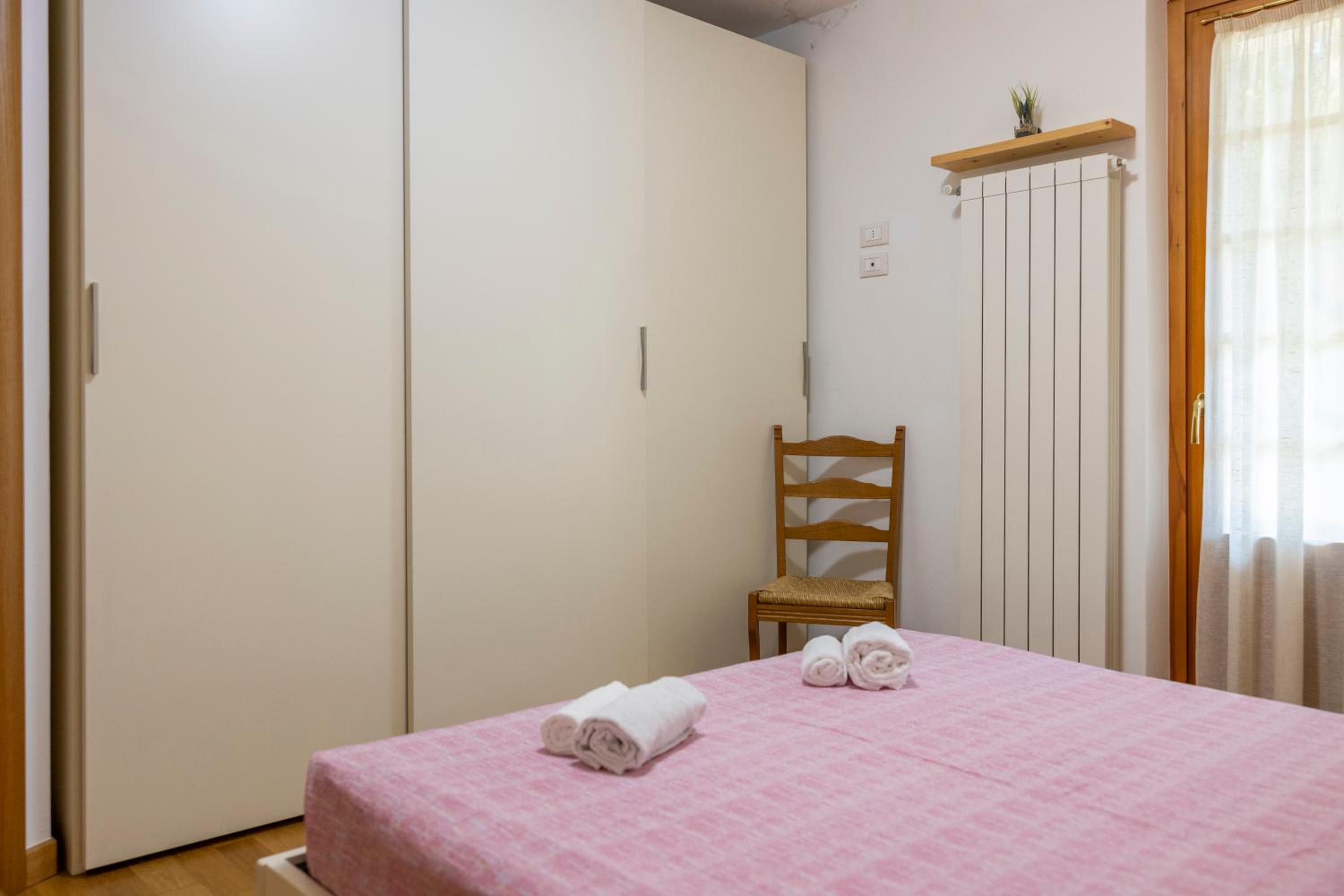 One-Bedroom Apartment photo 2