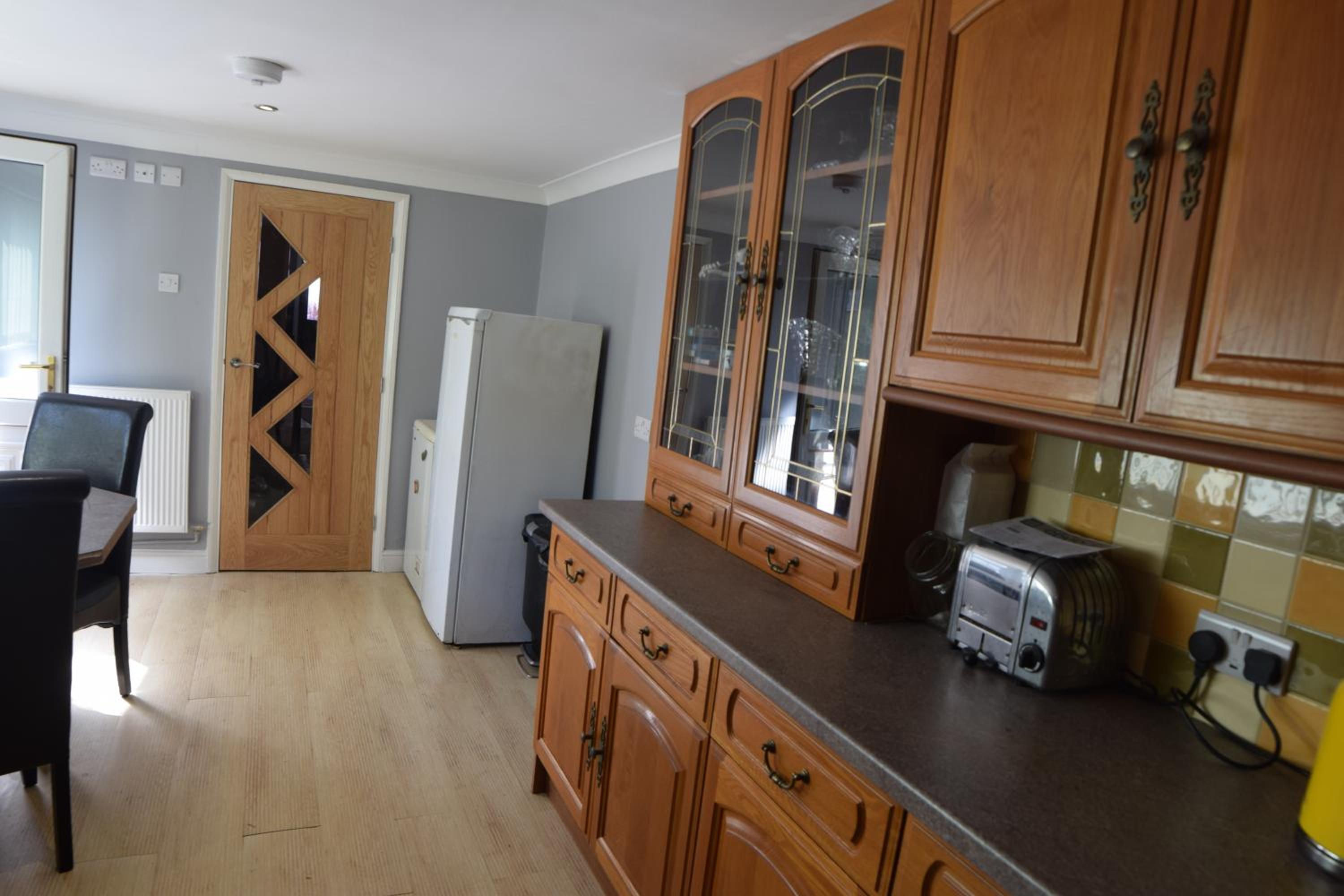 Five-Bedroom House photo 3