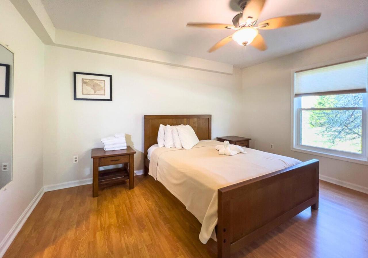 Six-Bedroom House photo 3