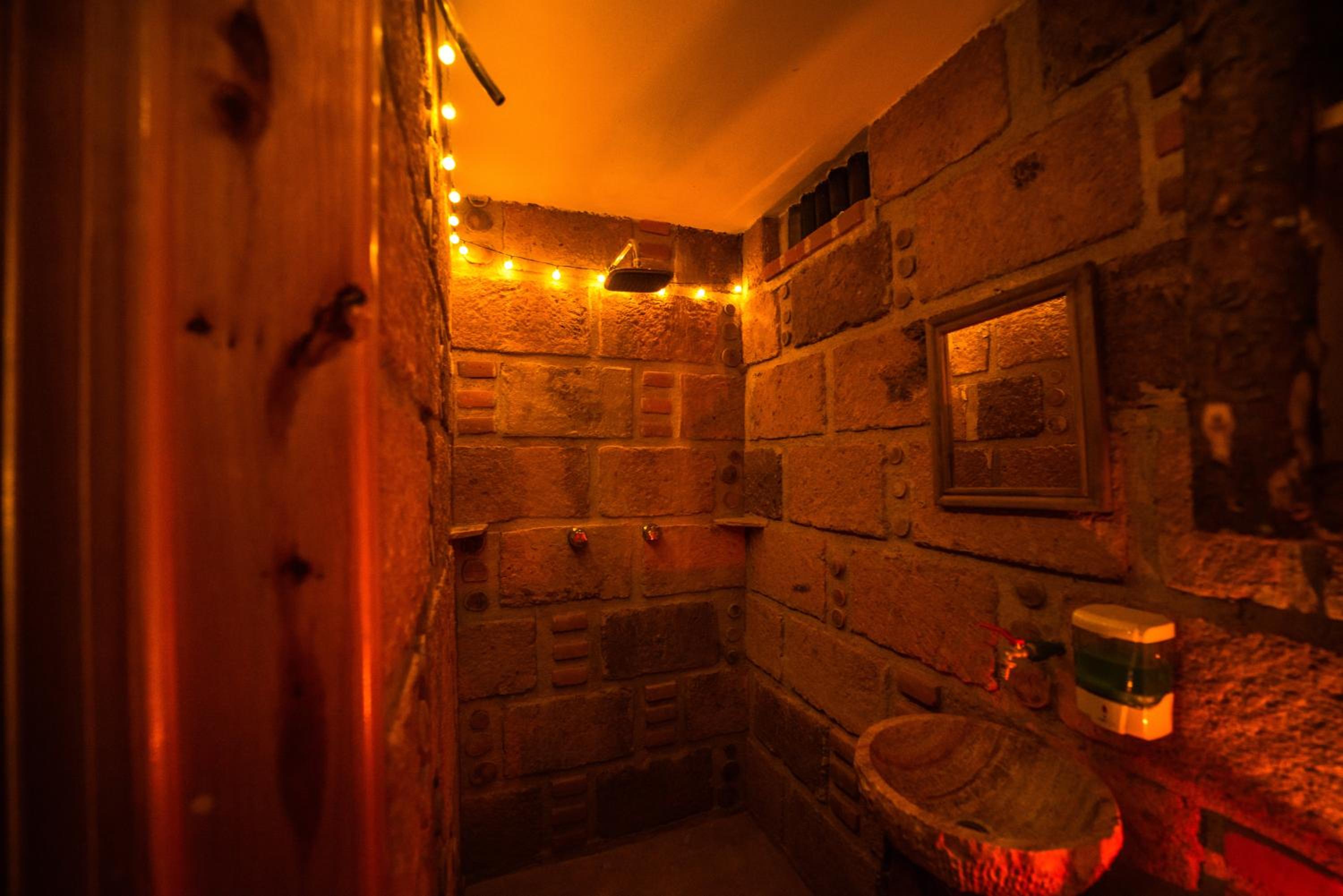 Quadruple Room with Private Bathroom photo 2