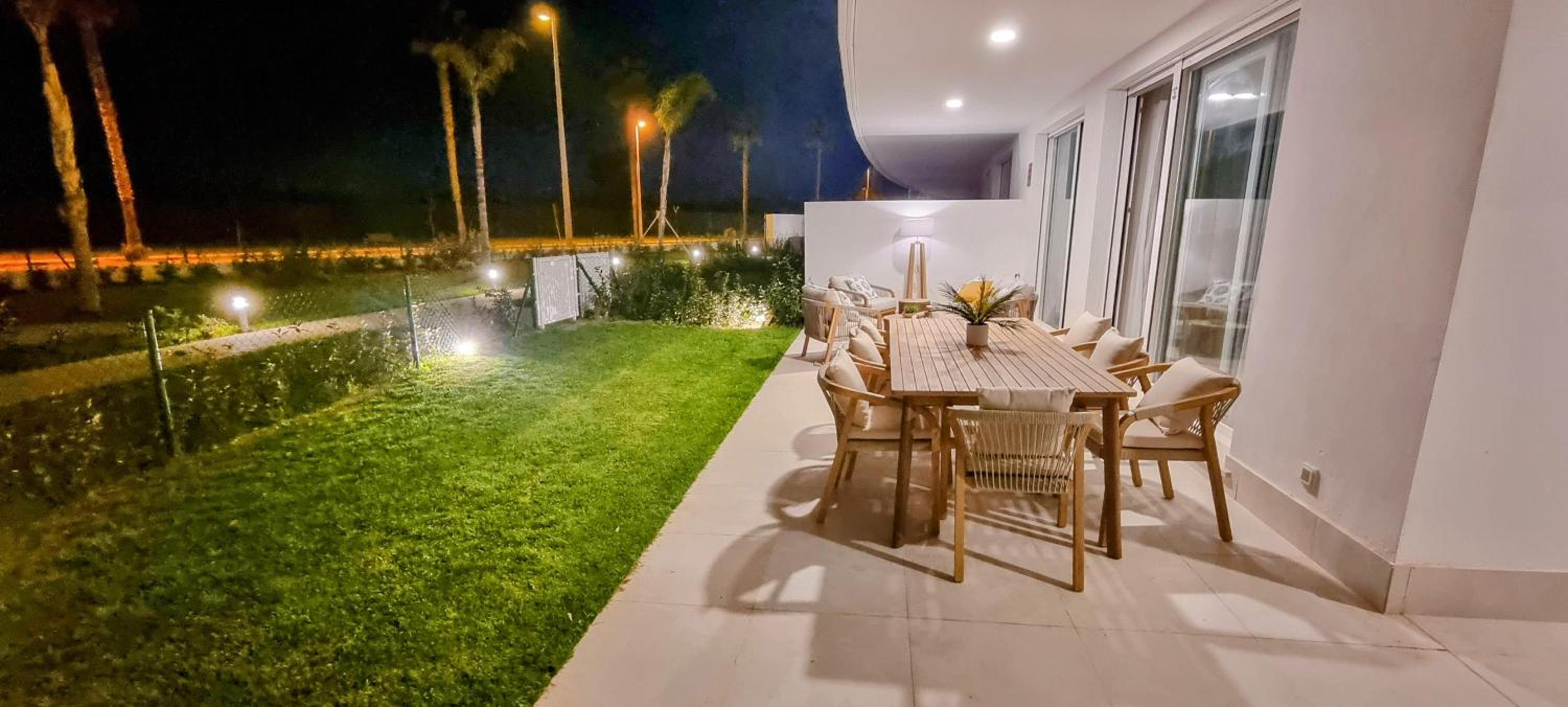 Deluxe Two-Bedroom Apartment with Garden View photo 3