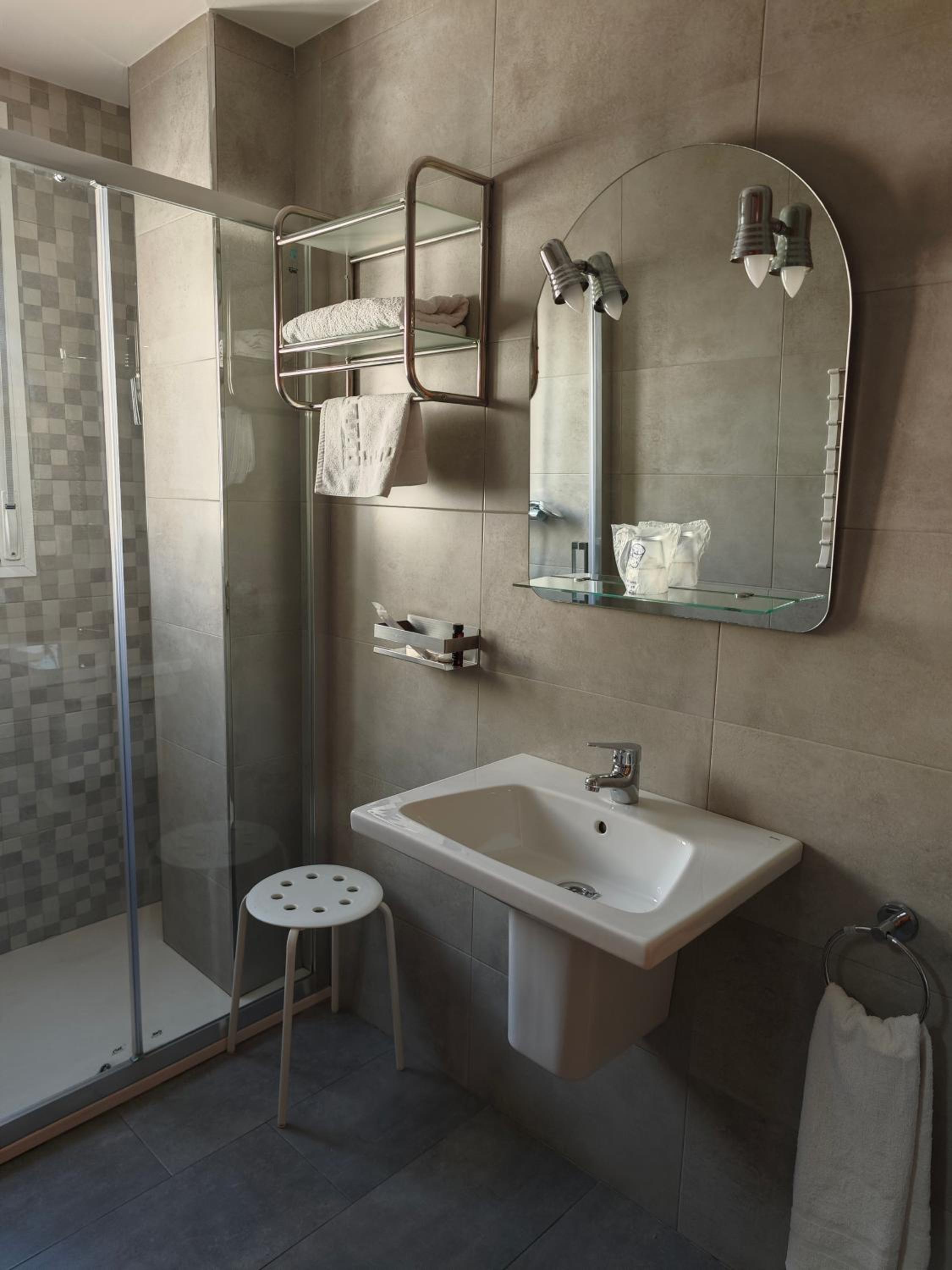 Single Room photo 2