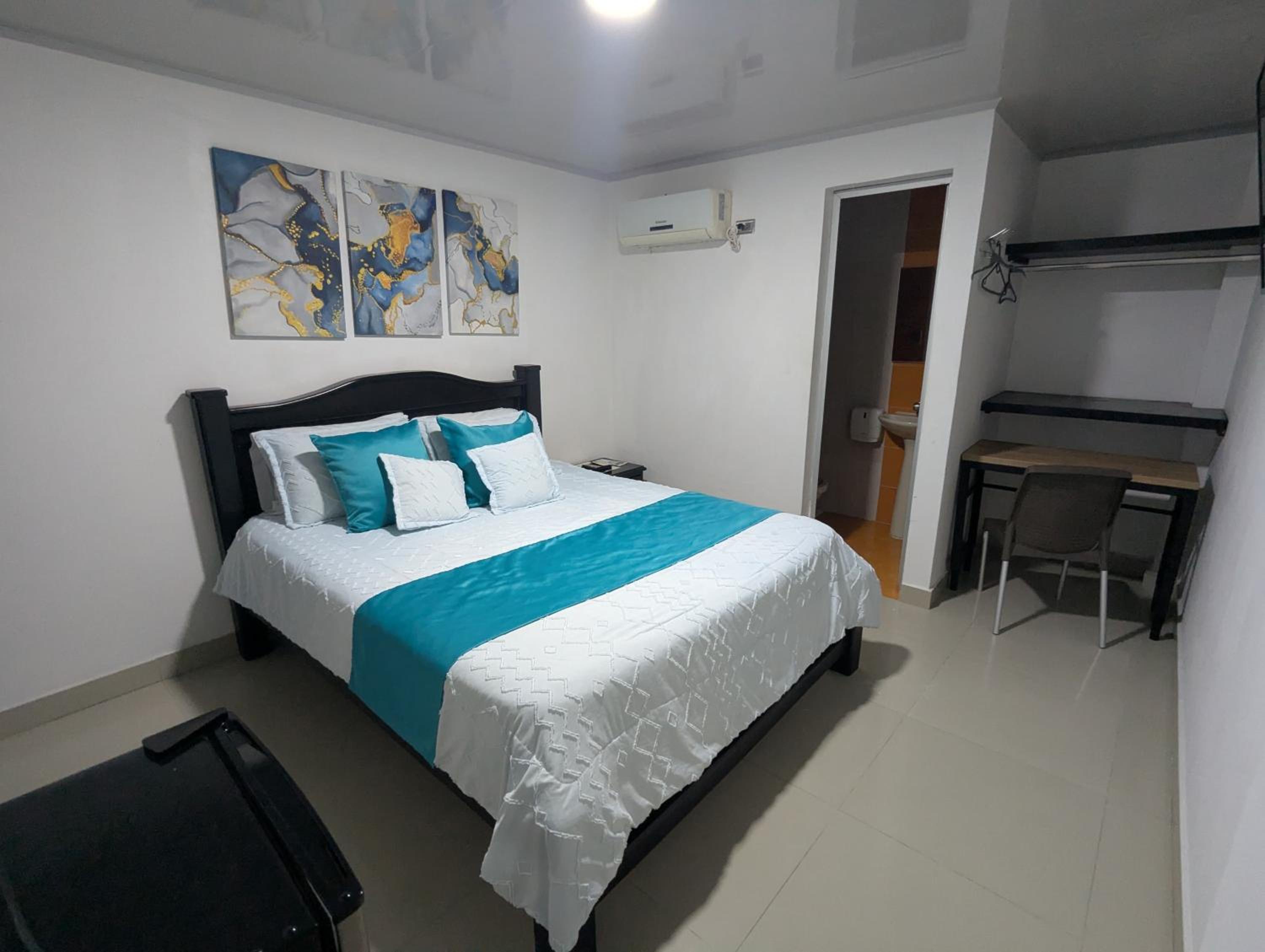 Budget Double Room photo 3