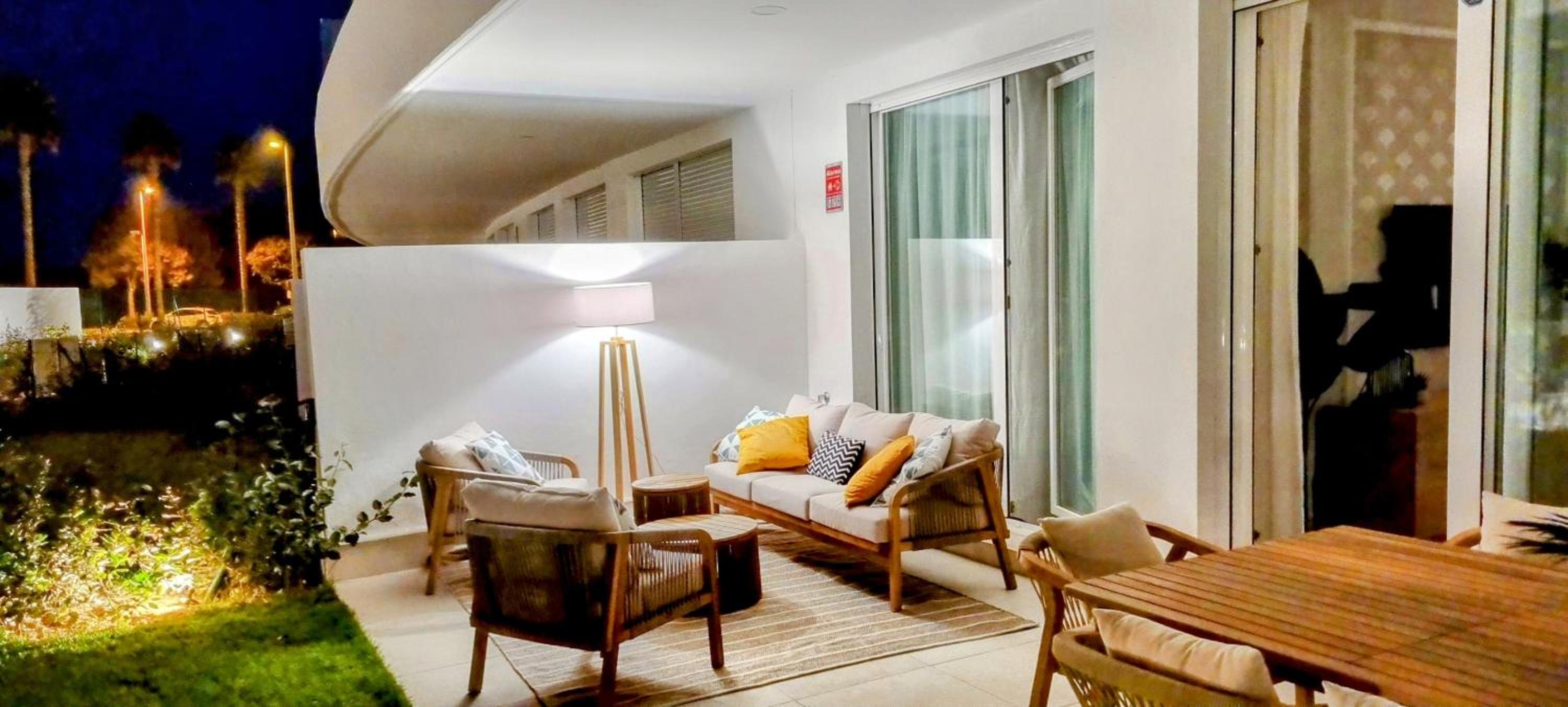 Deluxe Two-Bedroom Apartment with Garden View photo 2