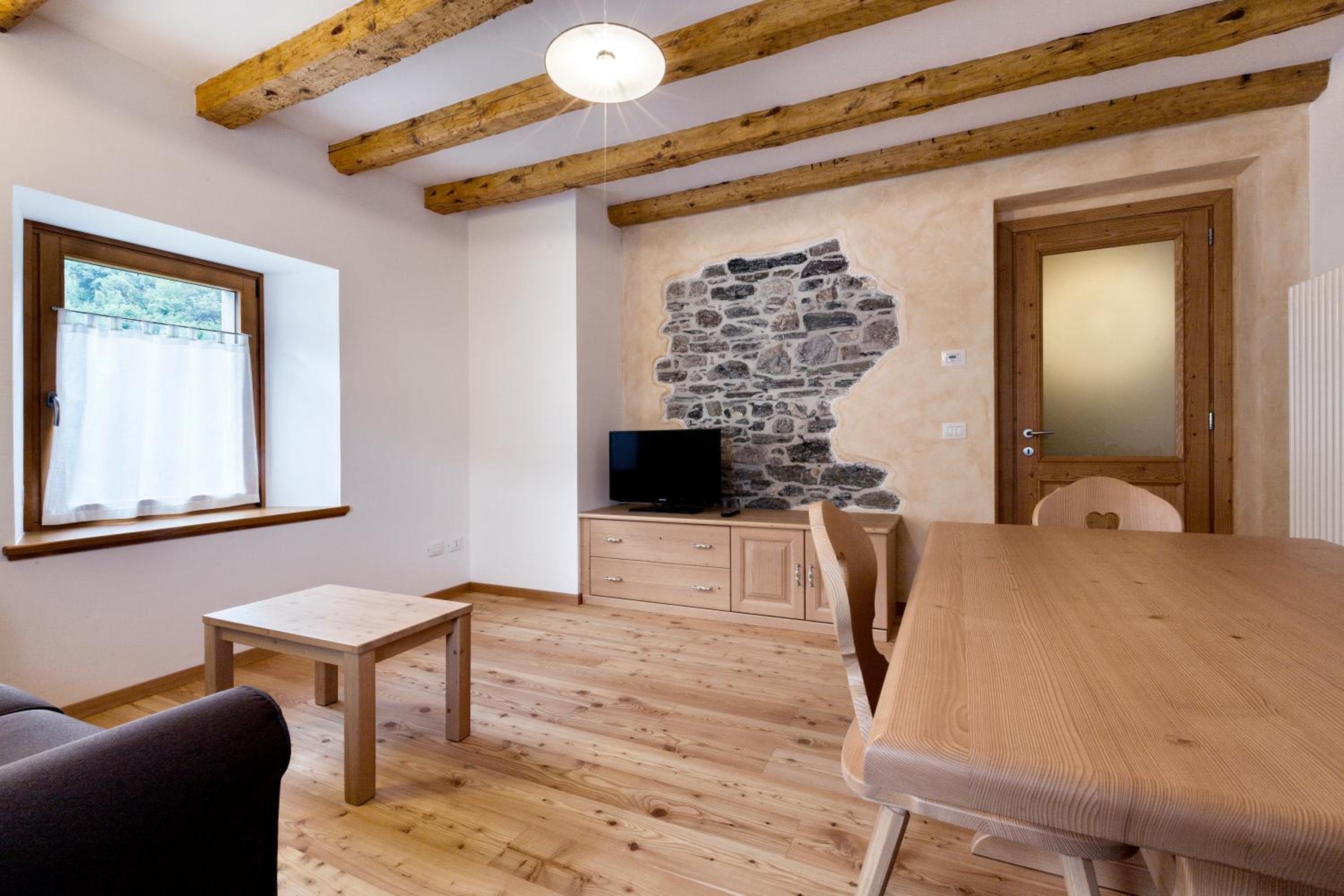 Two-Bedroom Deluxe Apartment with Balcony photo 1