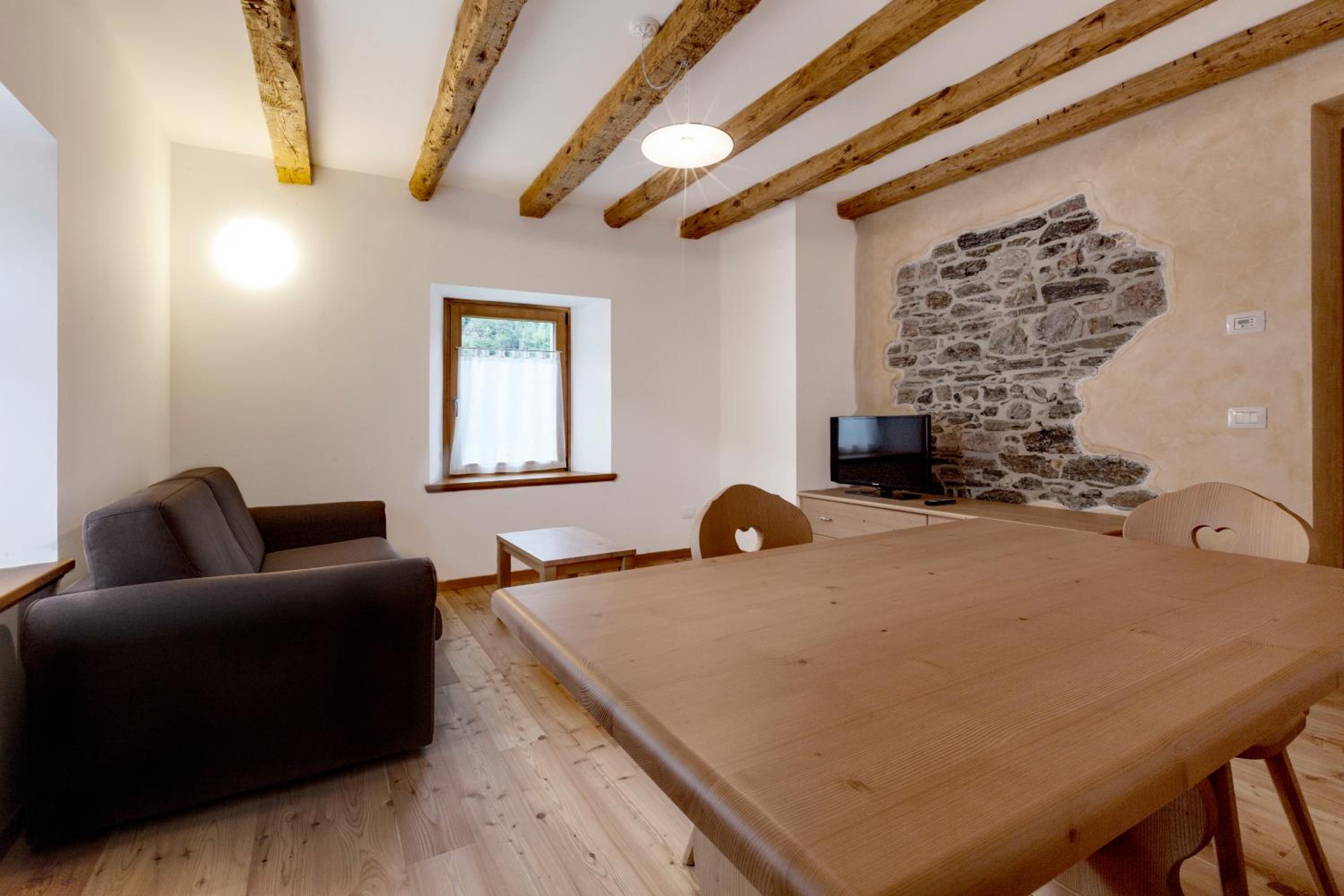 Two-Bedroom Deluxe Apartment with Balcony photo 3