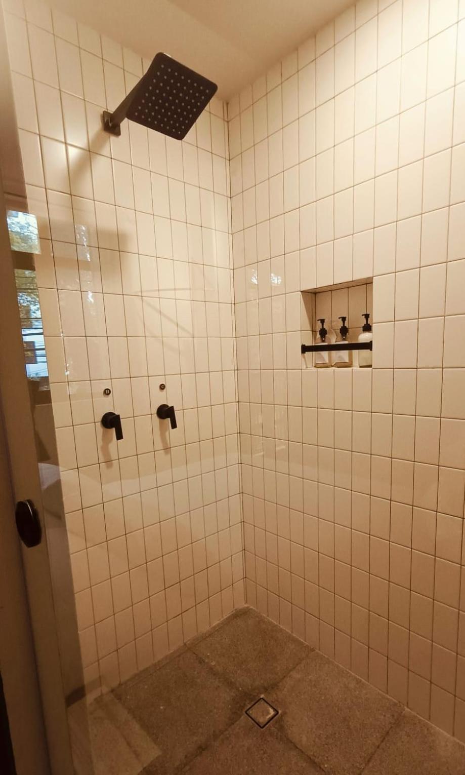 Double Room with Balcony - Photo 8