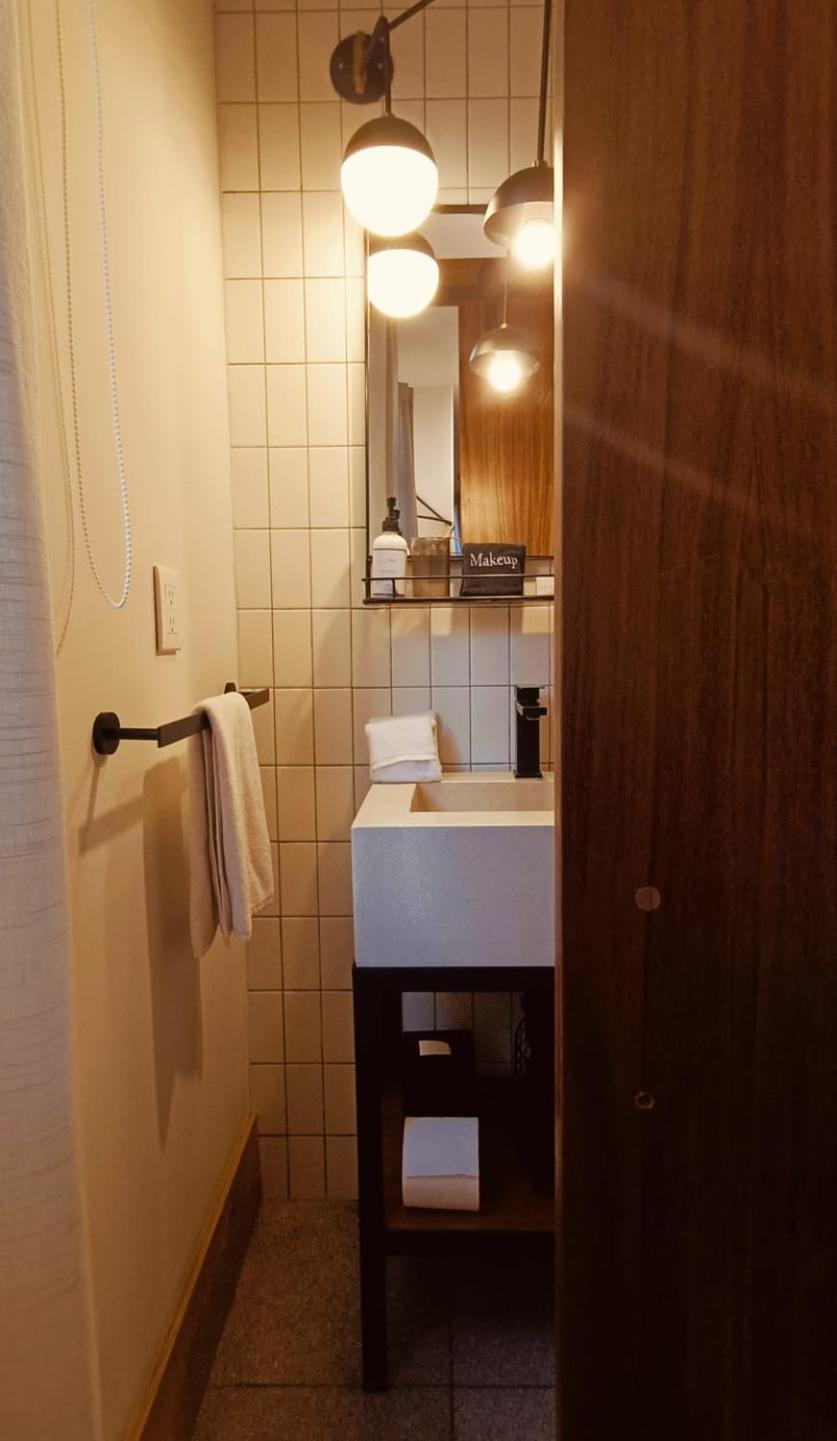 Double Room with Balcony - Photo 7
