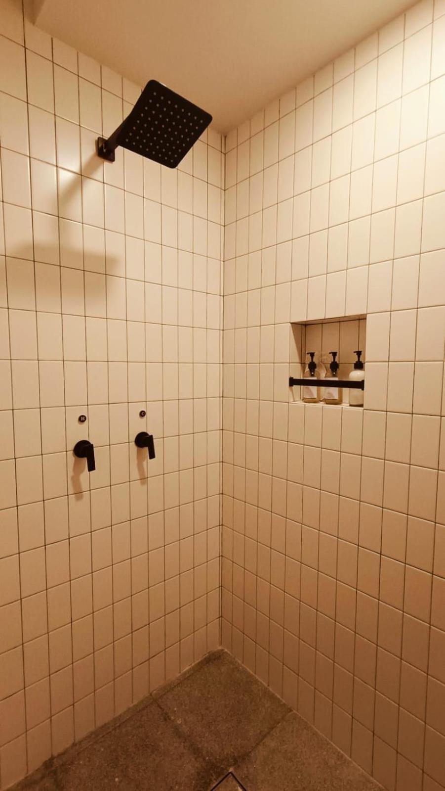 Double Room with Balcony - Photo 10