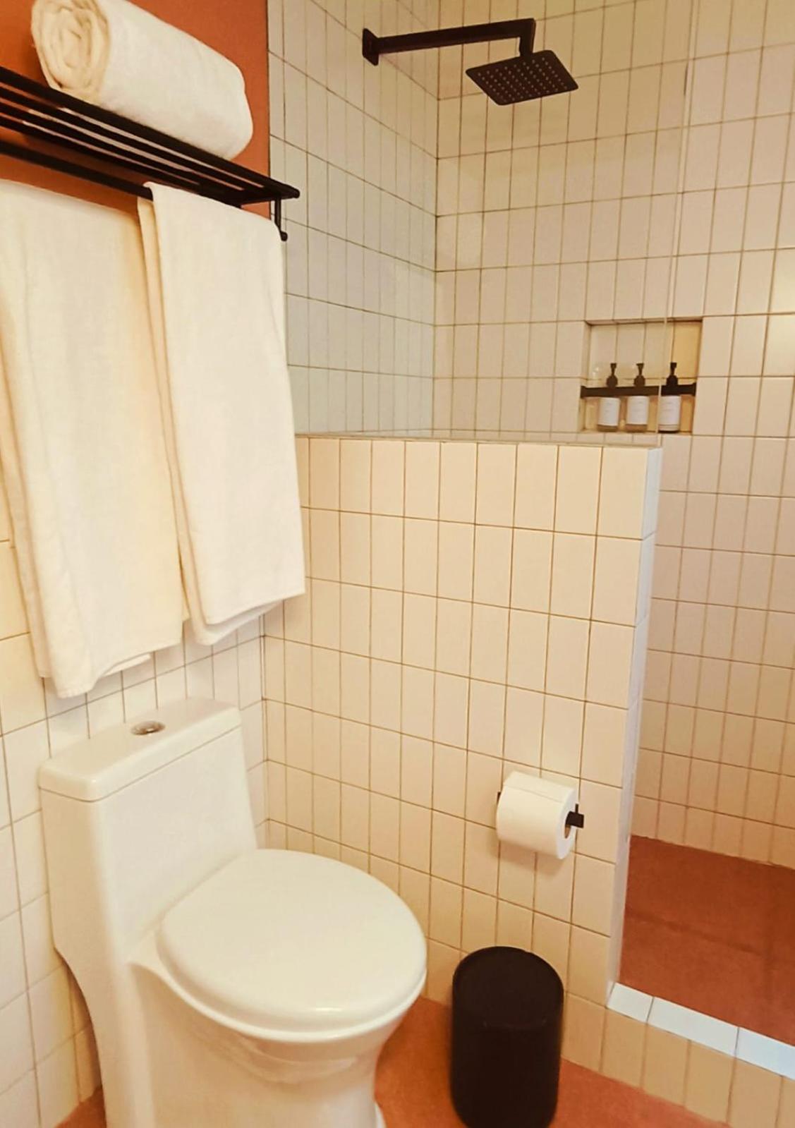 Deluxe Double Room with Balcony - Photo 14