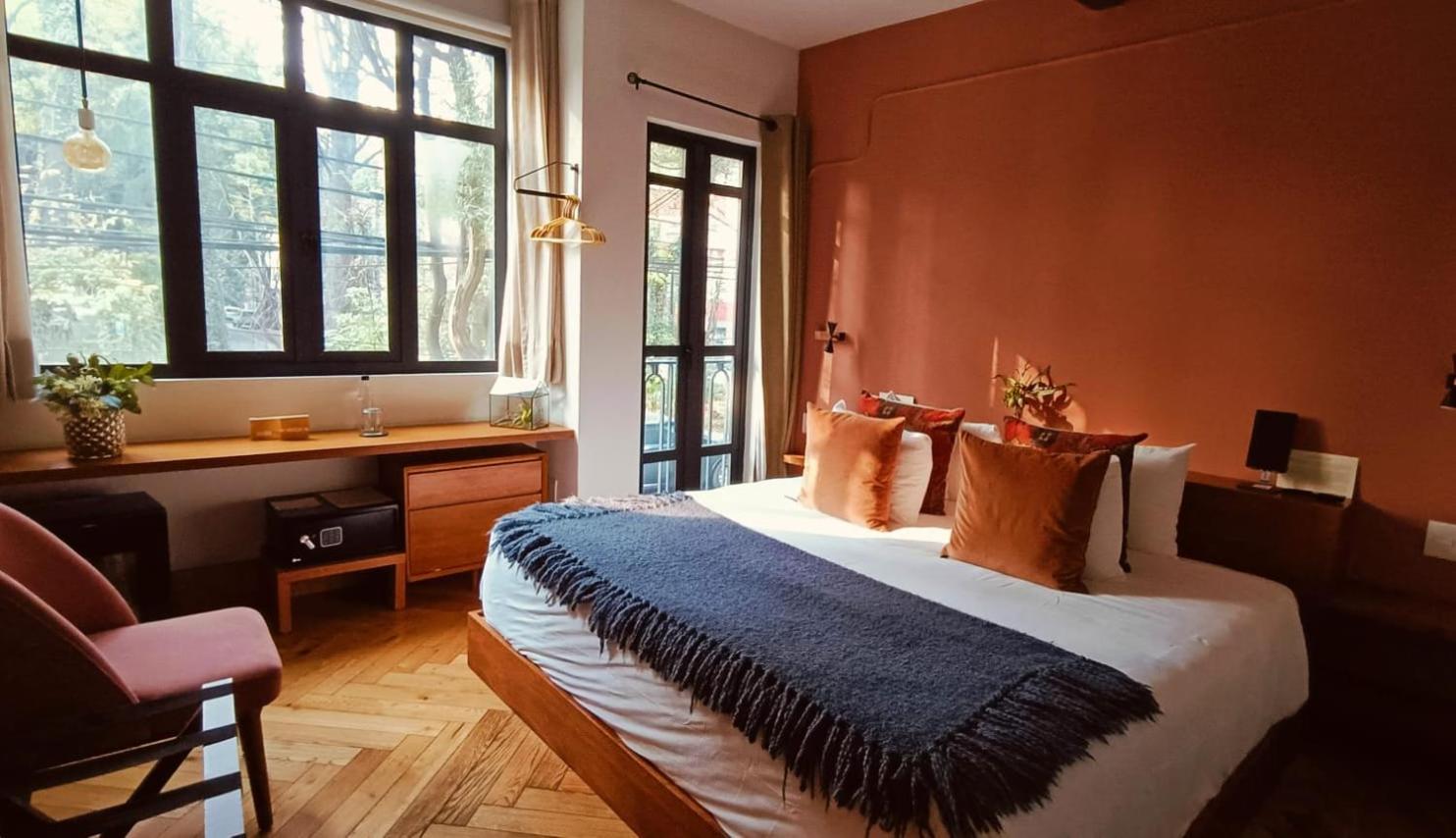 Deluxe Double Room with Balcony - Photo 5