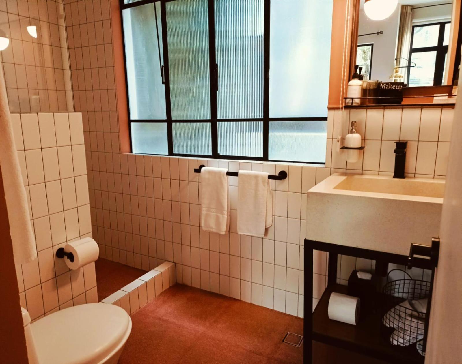 Deluxe Double Room with Balcony - Photo 8
