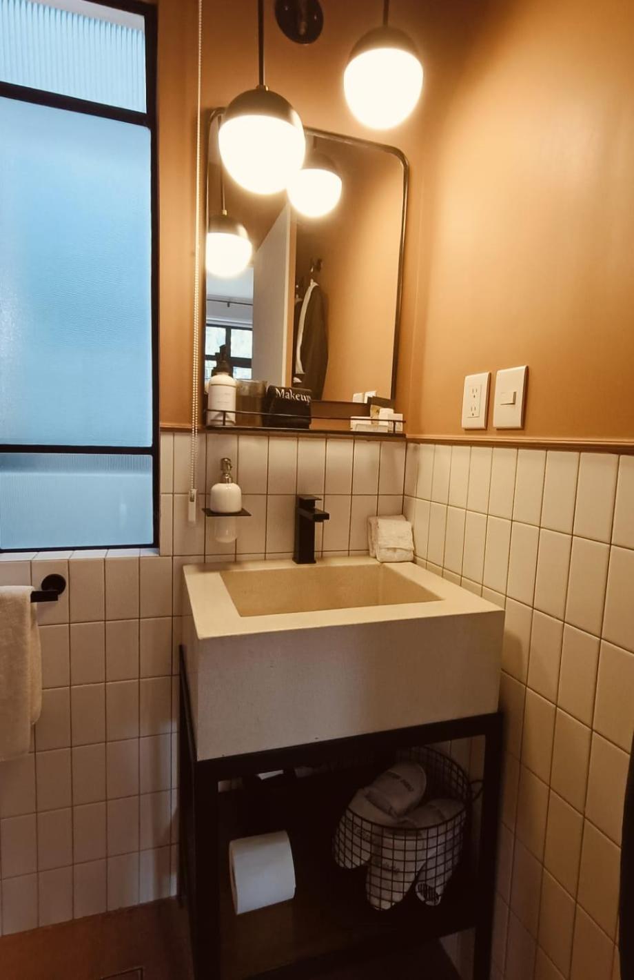 Deluxe Double Room with Balcony - Photo 7