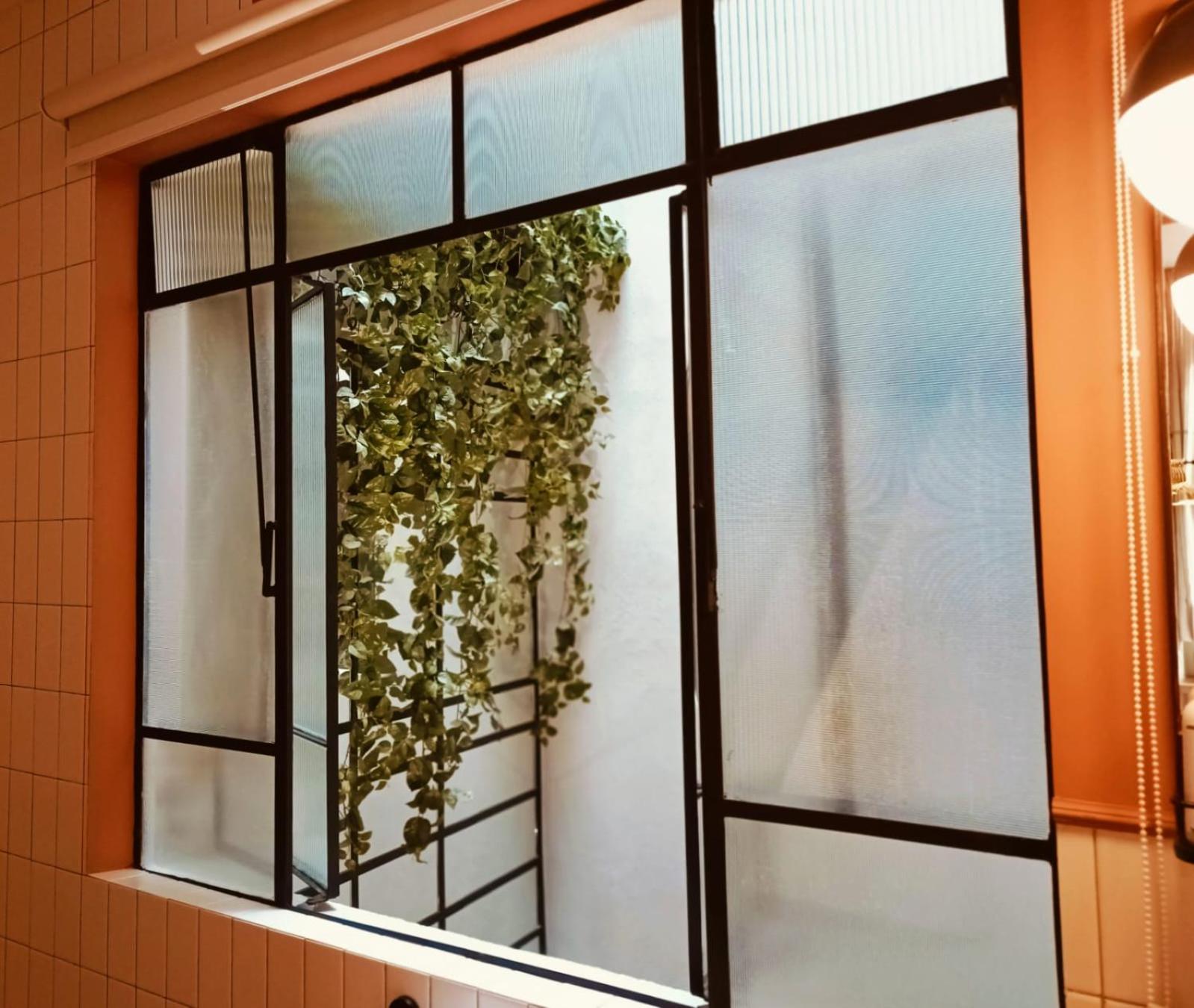 Deluxe Double Room with Balcony - Photo 11