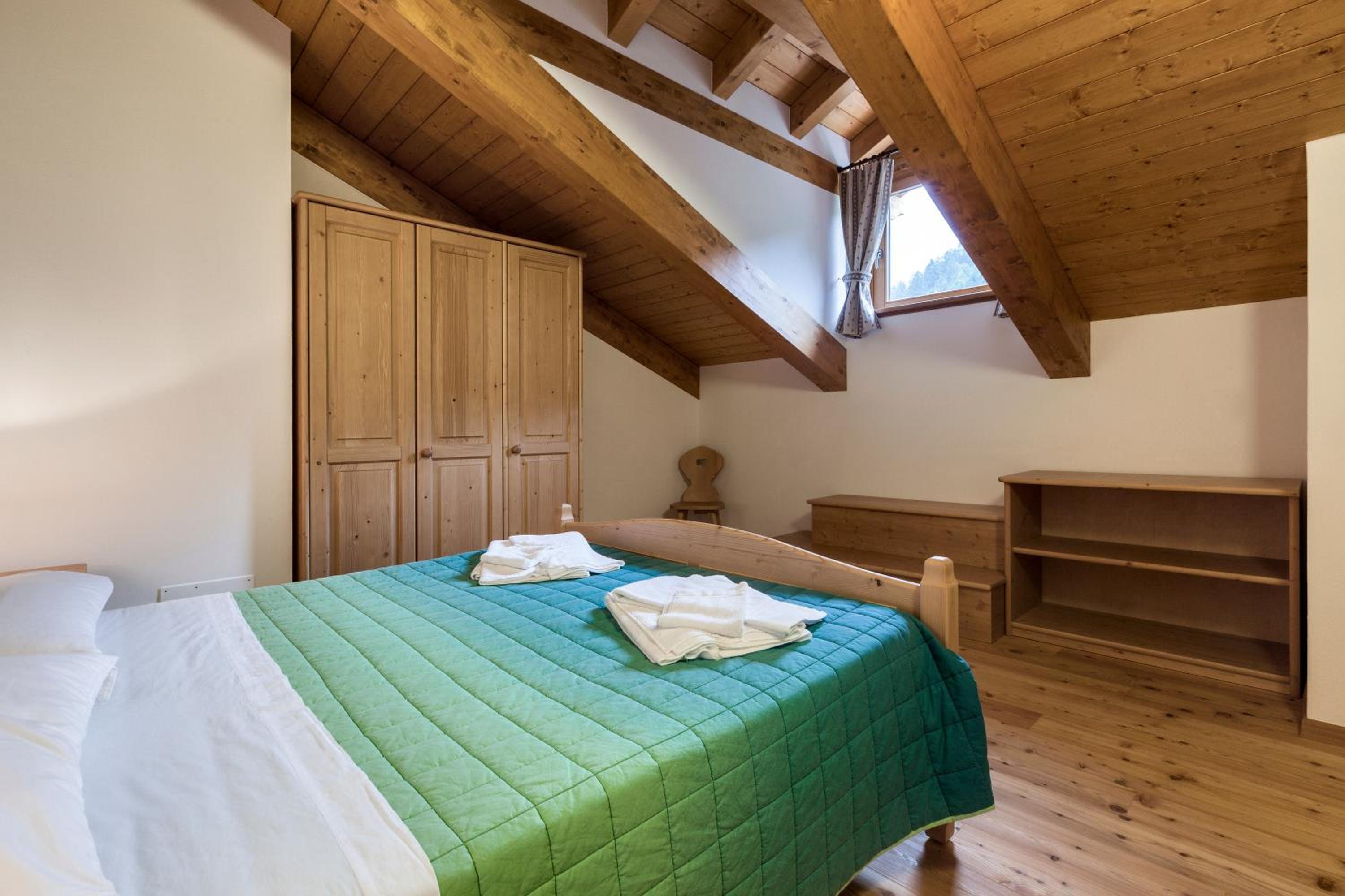 Two-Bedroom Deluxe Apartment with Balcony photo 1